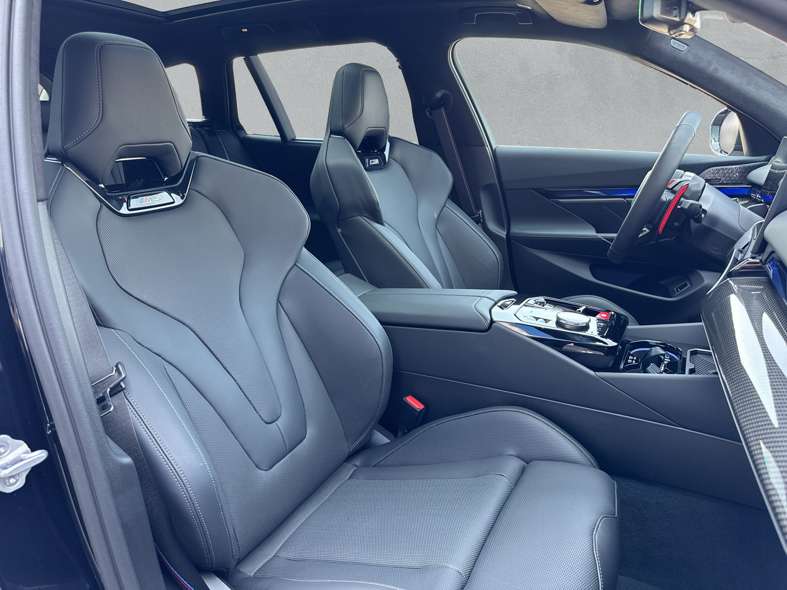 BMW M5 xDrive Touring-image-12