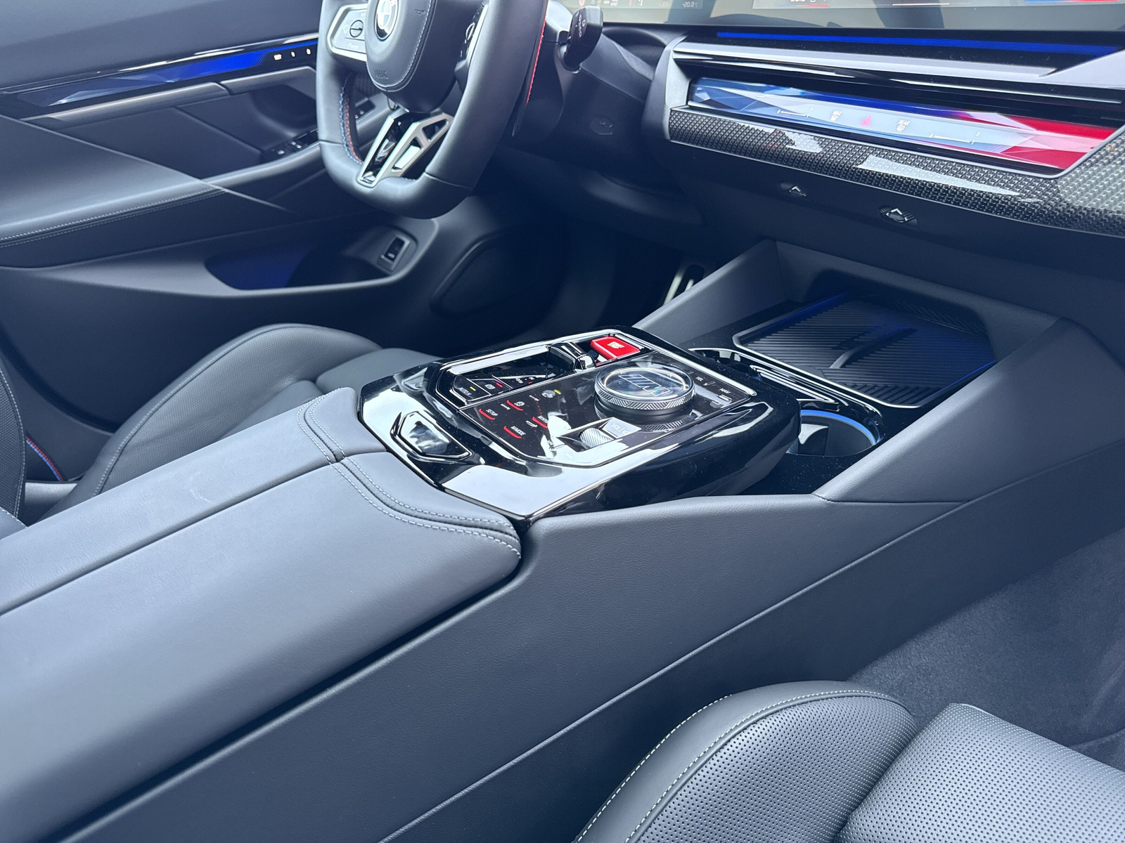 BMW M5 xDrive Touring-image-14