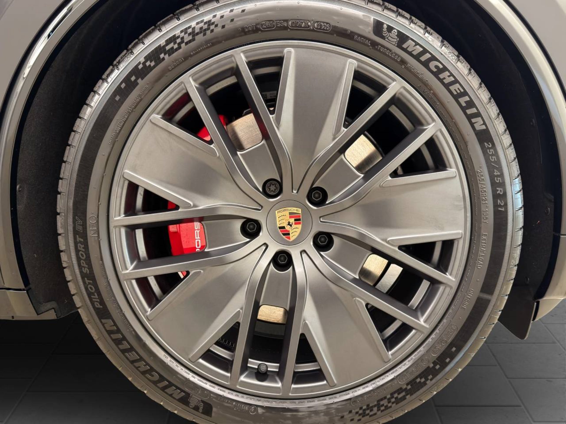 PORSCHE Macan GTS-image-10
