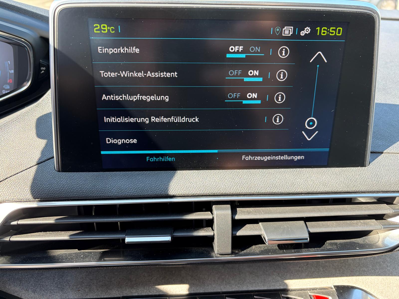 PEUGEOT 3008 1.6 Plug-in Hybrid4 GT-image-13