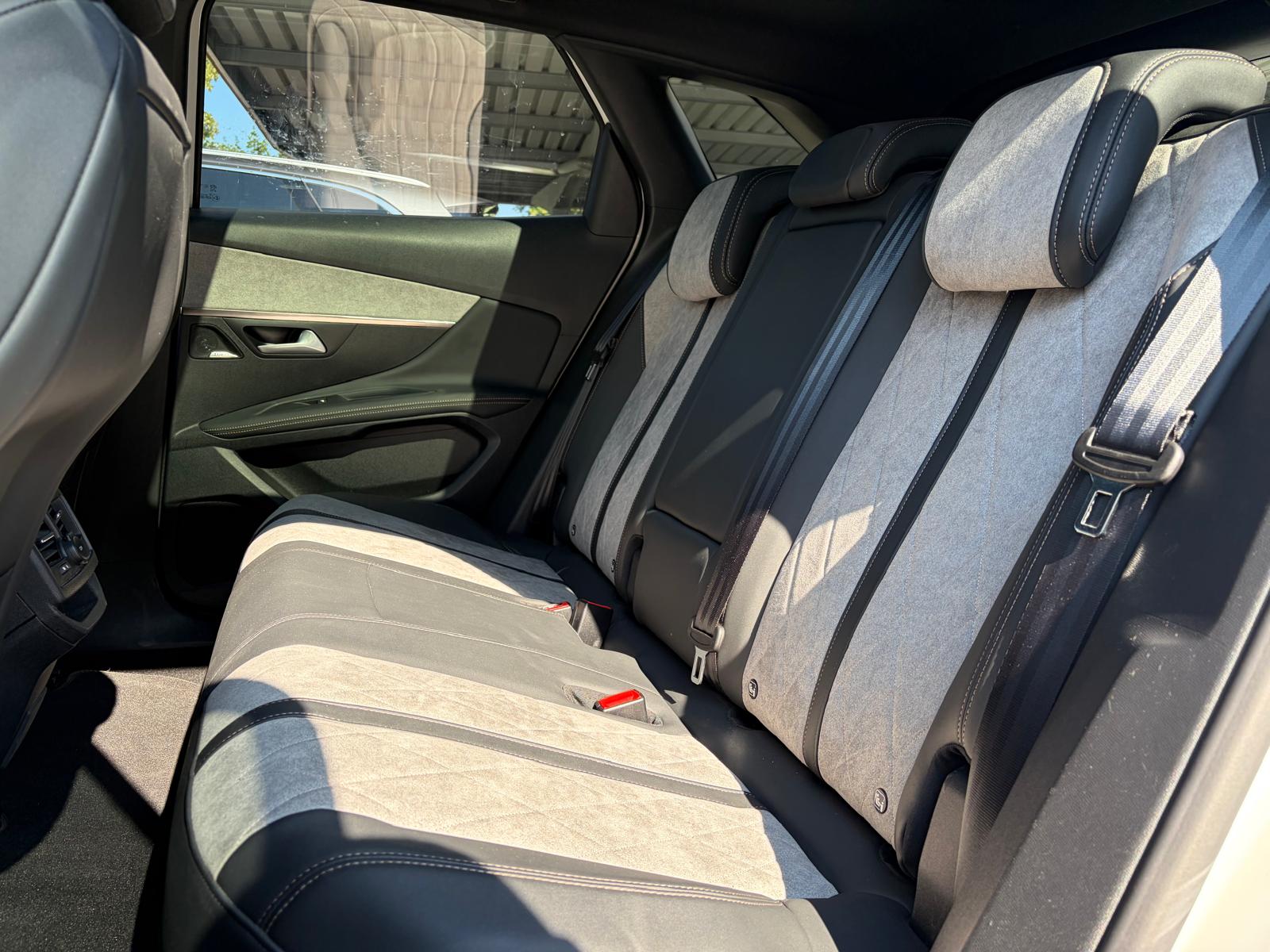PEUGEOT 3008 1.6 Plug-in Hybrid4 GT-image-15