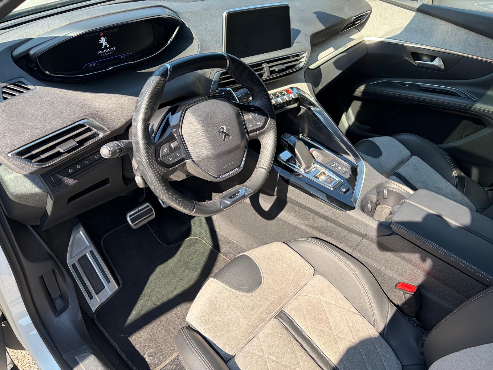PEUGEOT 3008 1.6 Plug-in Hybrid4 GT-image-8