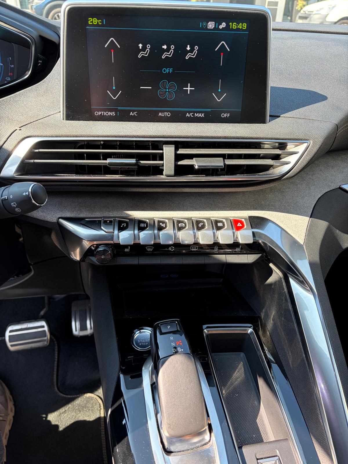 PEUGEOT 3008 1.6 Plug-in Hybrid4 GT-image-12