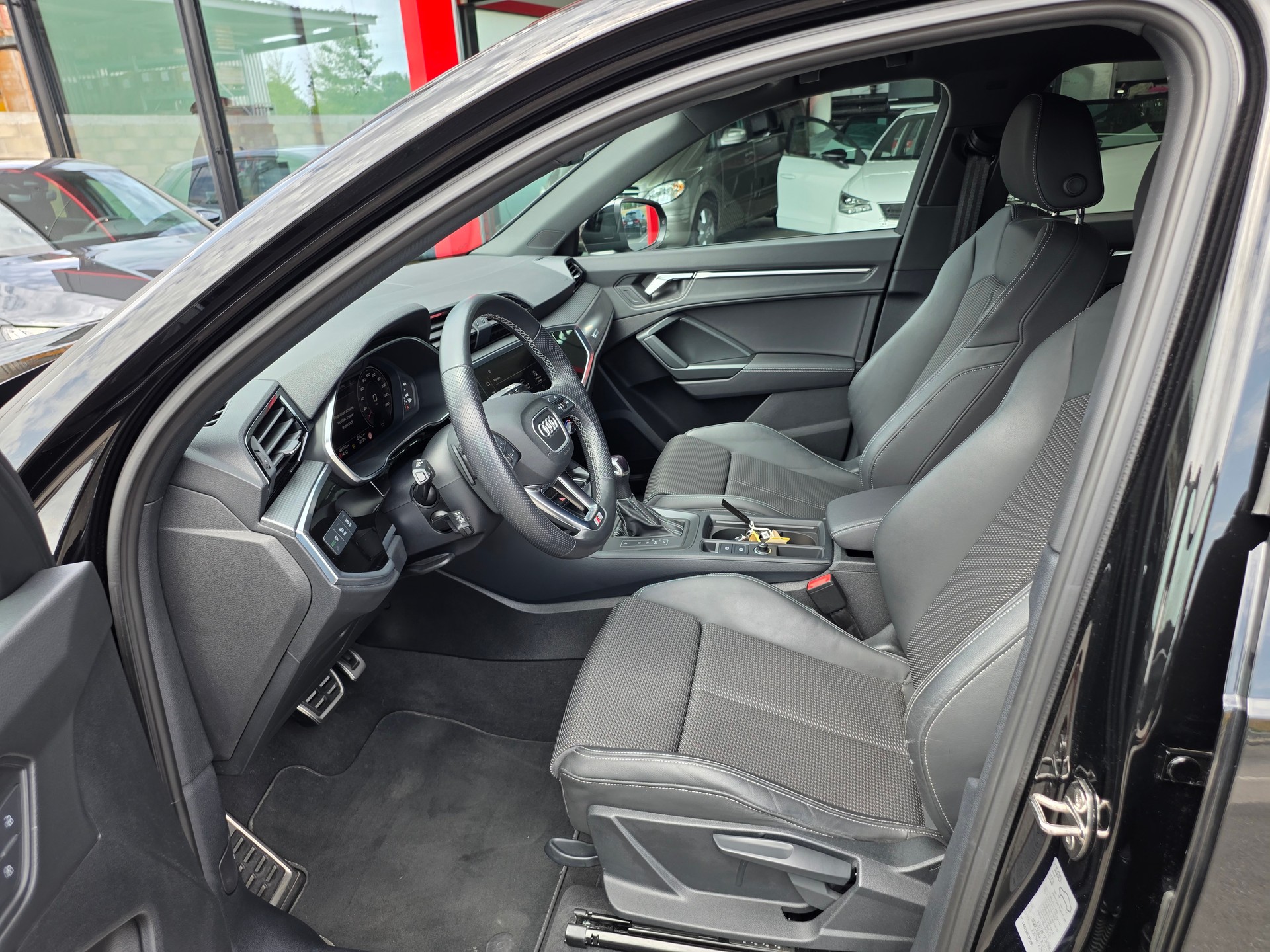 AUDI Q3 35 TFSI S line Attraction S-tronic-image-8