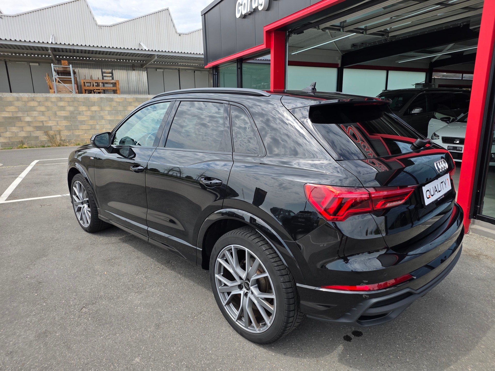 AUDI Q3 35 TFSI S line Attraction S-tronic-image-4