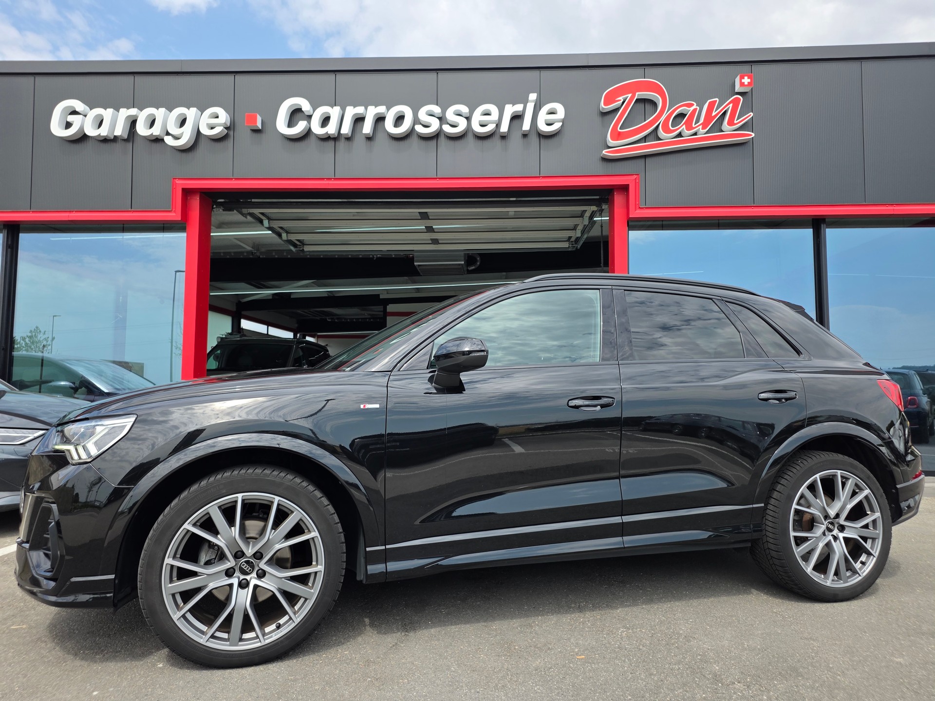 AUDI Q3 35 TFSI S line Attraction S-tronic-image-0