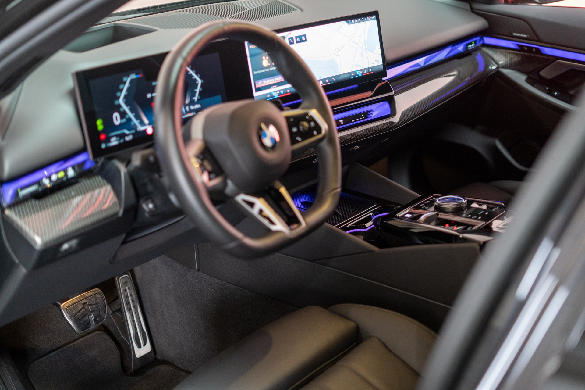 BMW 520i M Sport / HeadUp / 360°Kamer / Sitzbelüftung-image-9