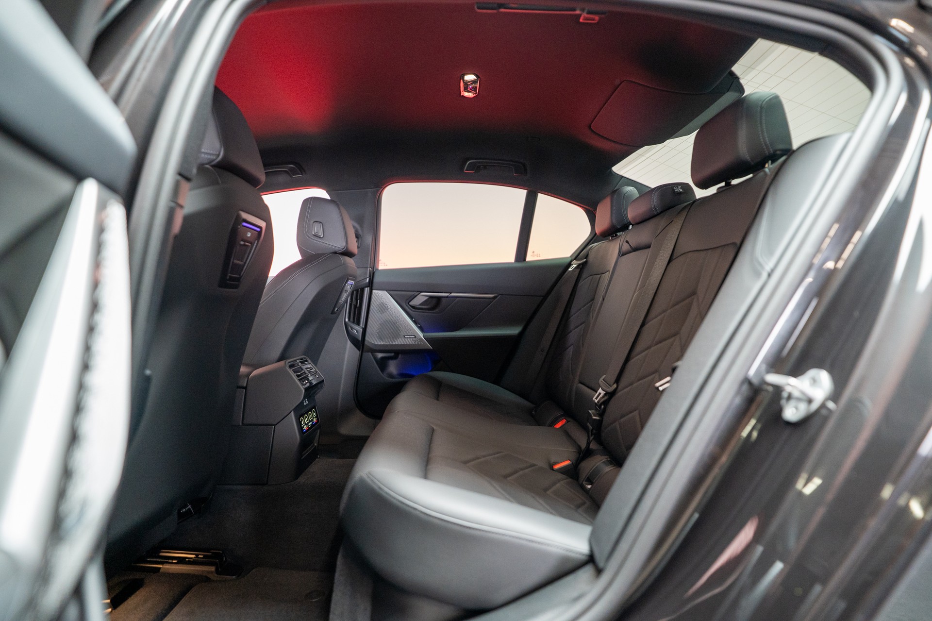 BMW 520i M Sport / HeadUp / 360°Kamer / Sitzbelüftung-image-11