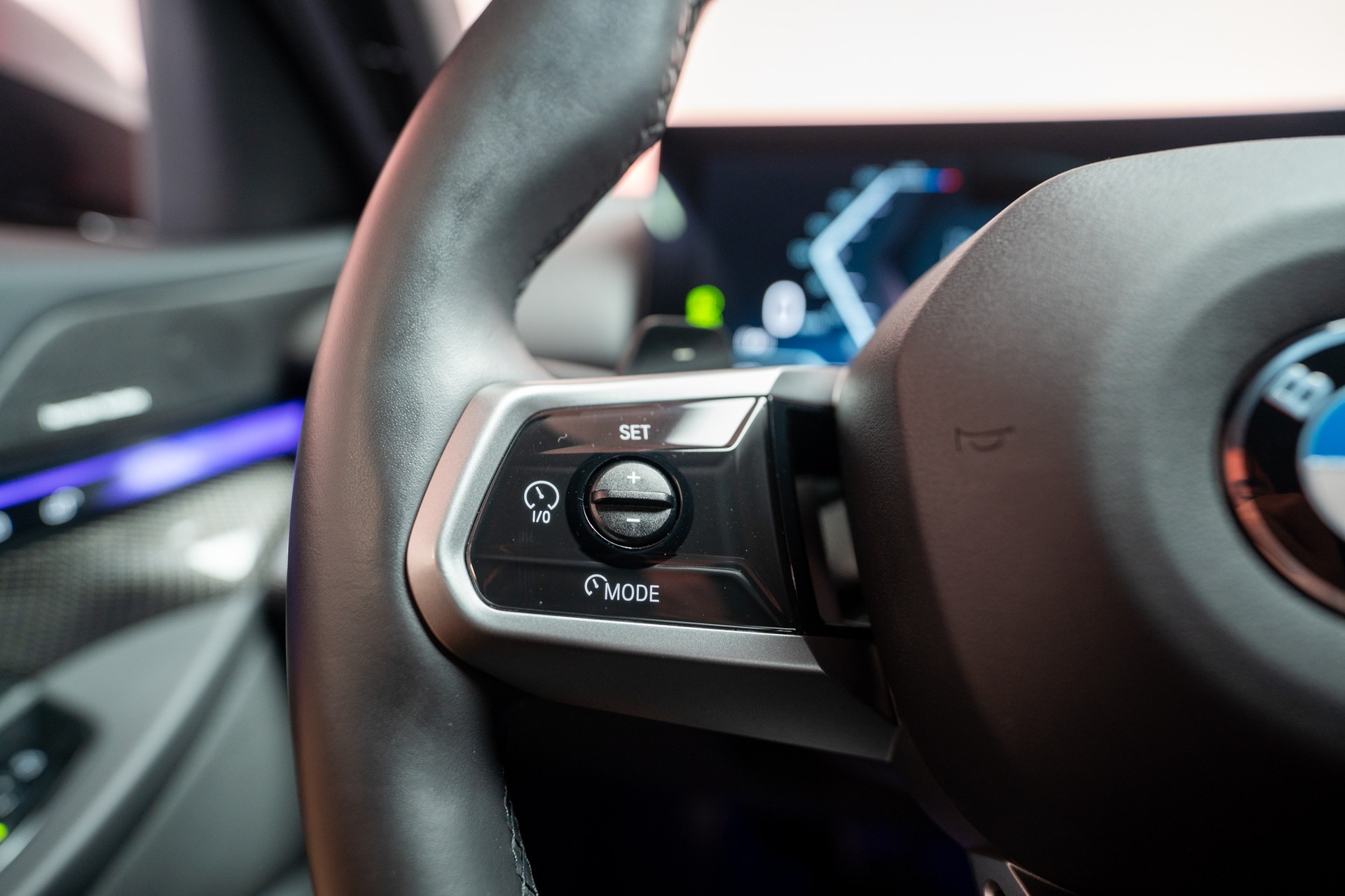 BMW 520i M Sport / HeadUp / 360°Kamer / Sitzbelüftung-image-18