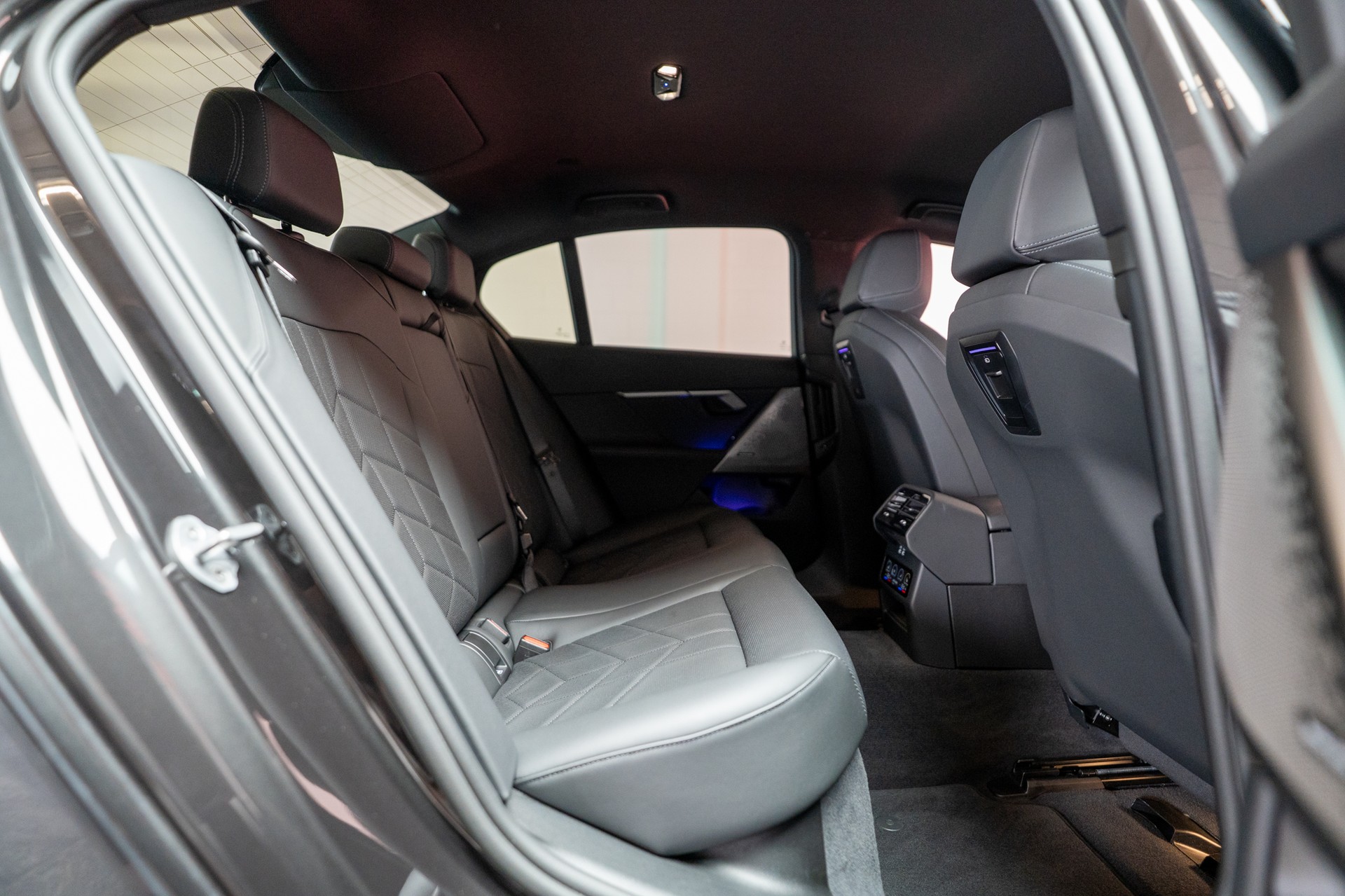 BMW 520i M Sport / HeadUp / 360°Kamer / Sitzbelüftung-image-13