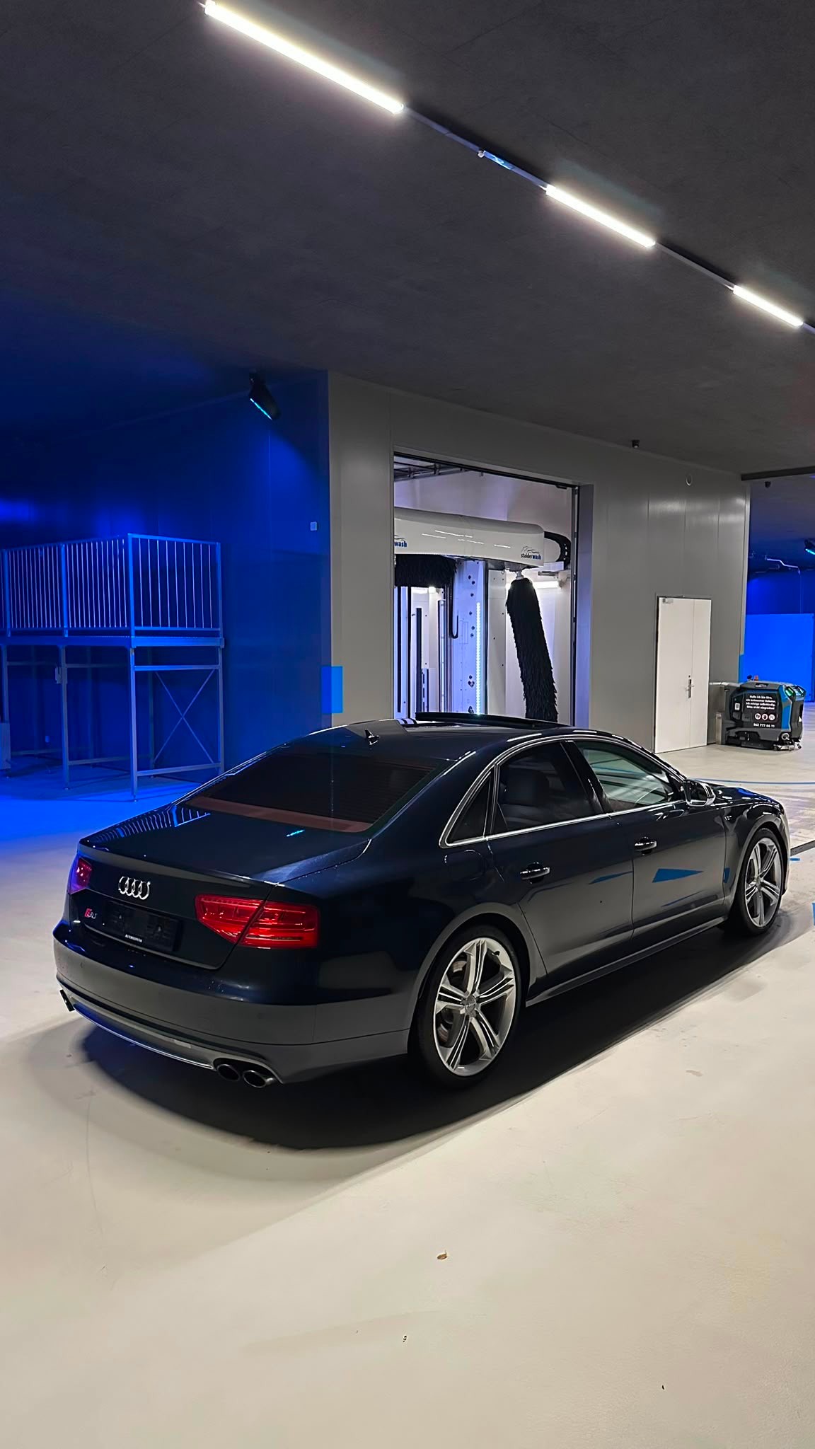 AUDI 4.0 V8 TFSI quattro T-Tronic-image-3