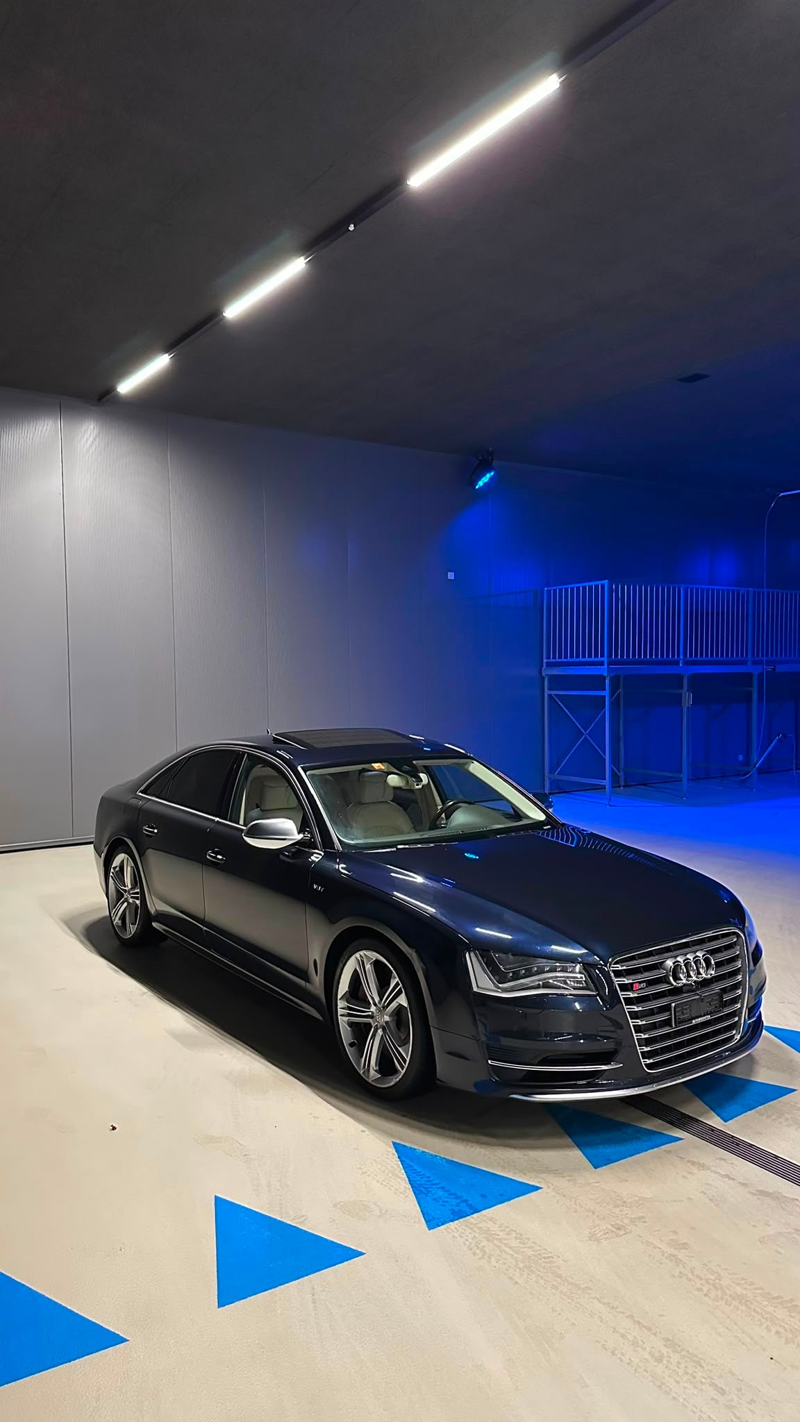 AUDI 4.0 V8 TFSI quattro T-Tronic-image-2