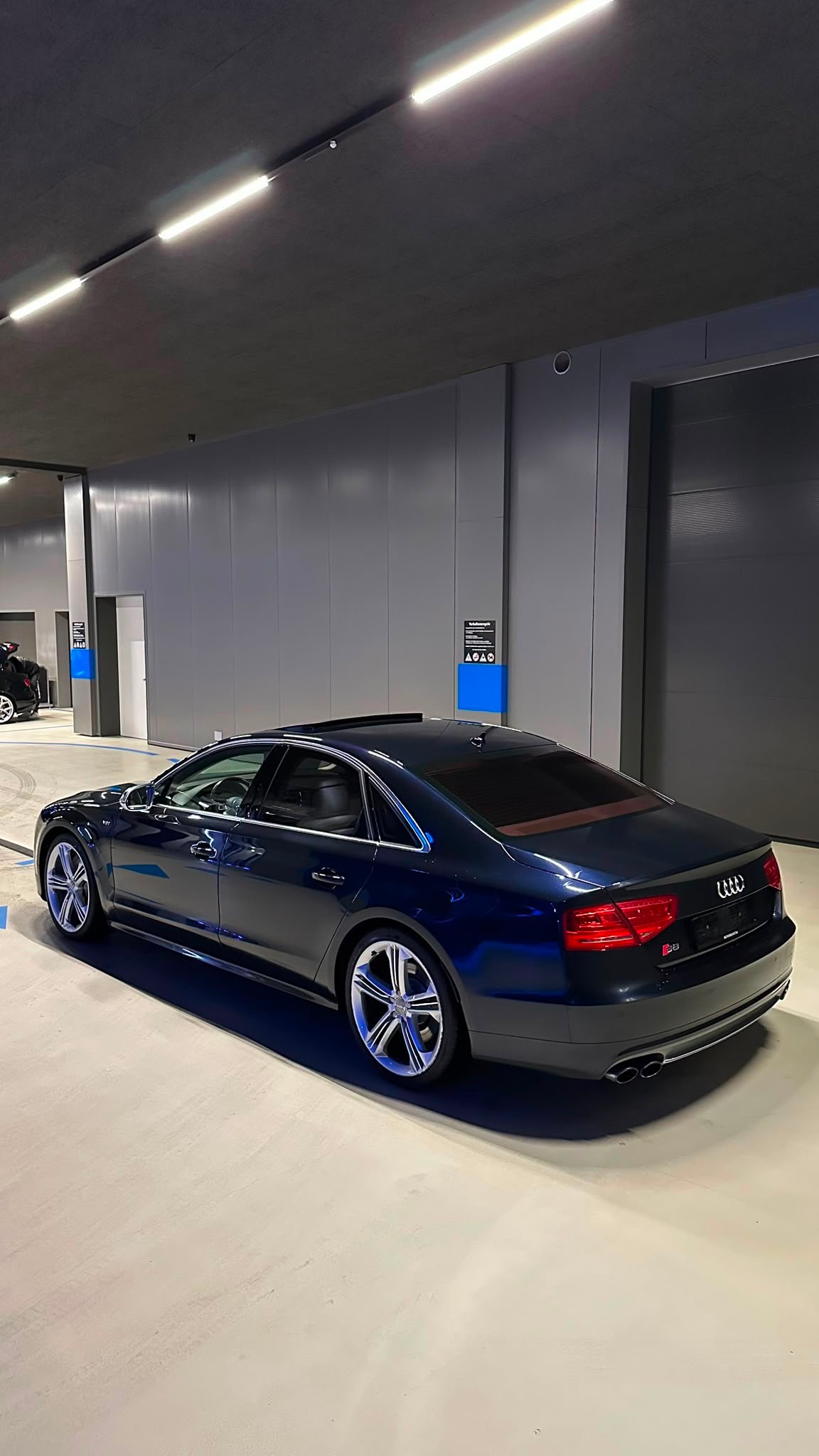 AUDI 4.0 V8 TFSI quattro T-Tronic-image-4