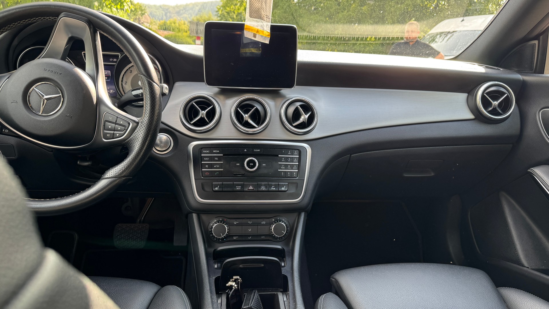 MERCEDES-BENZ CLA 220-image-9