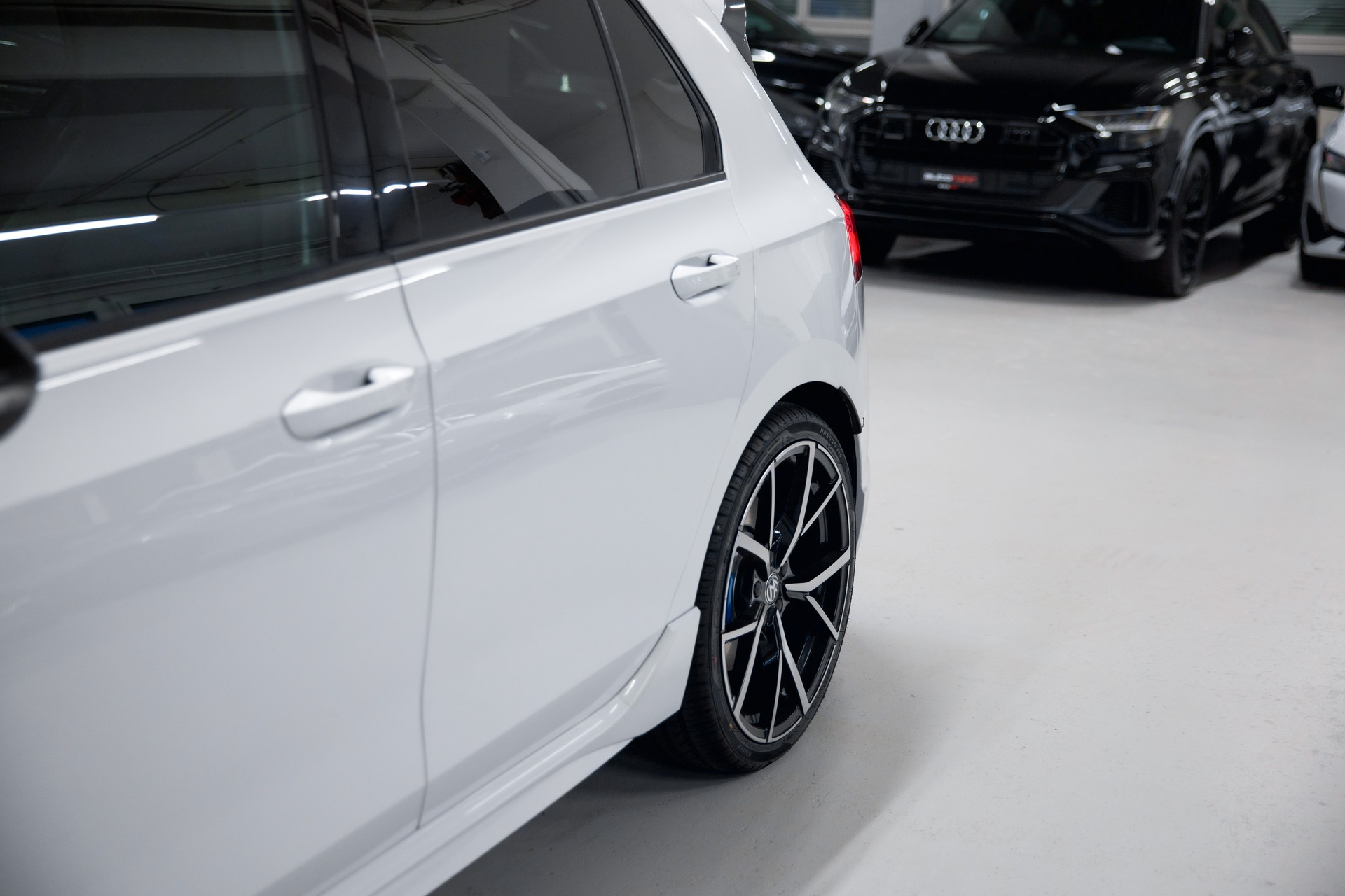 VW Golf 2.0 TSI R DSG 4Motion-image-15