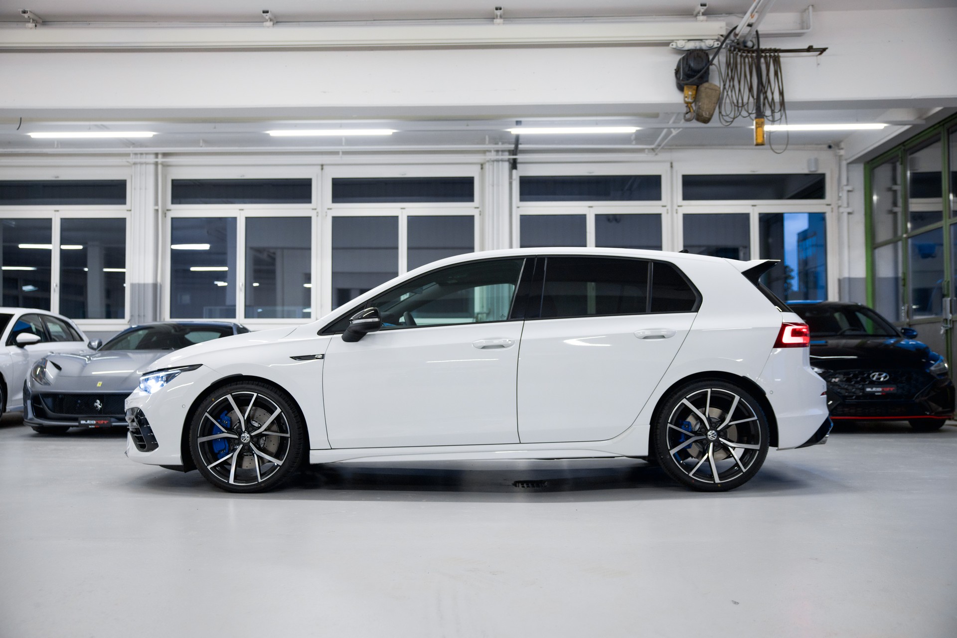 VW Golf 2.0 TSI R DSG 4Motion-image-4