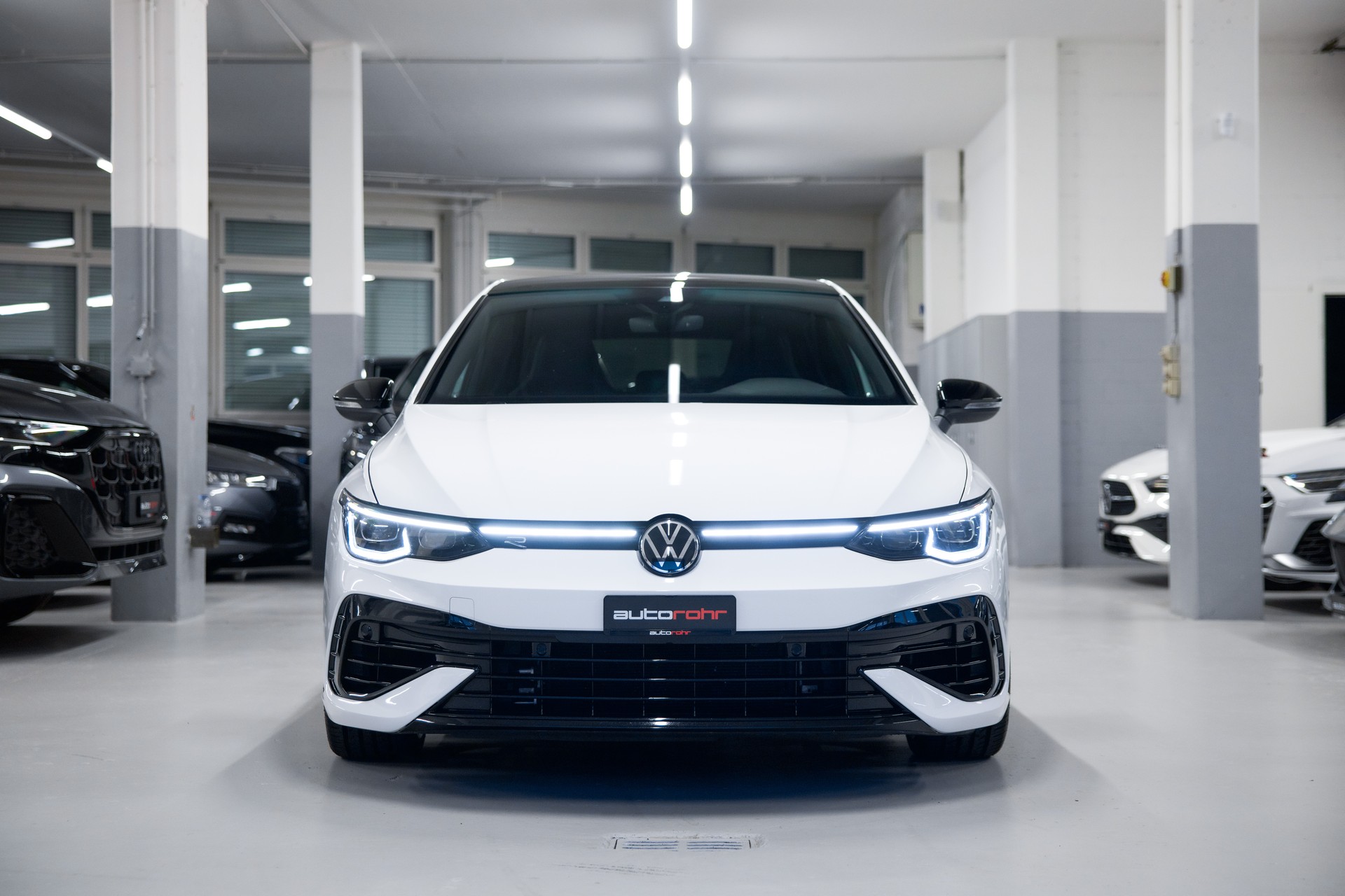 VW Golf 2.0 TSI R DSG 4Motion-image-1