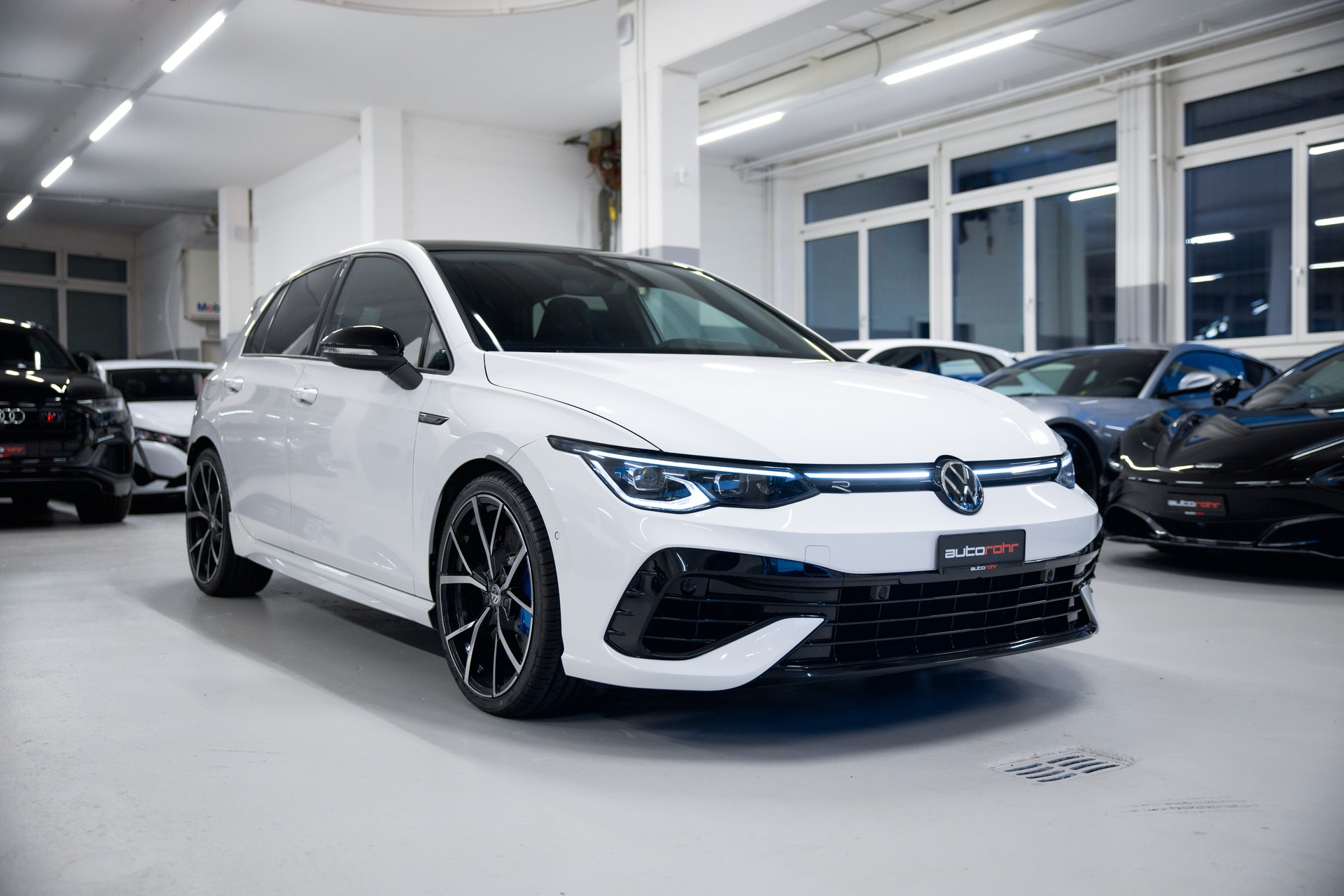 VW Golf 2.0 TSI R DSG 4Motion-image-2
