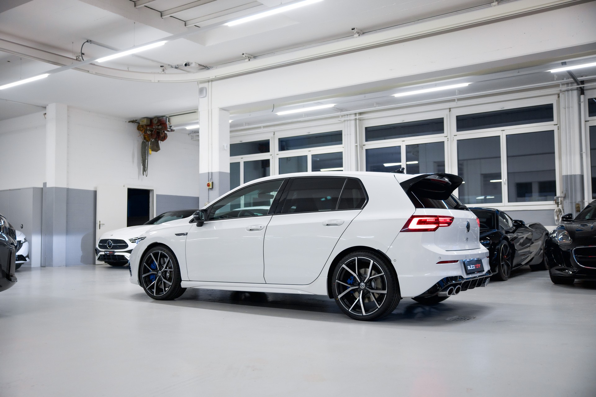 VW Golf 2.0 TSI R DSG 4Motion-image-7