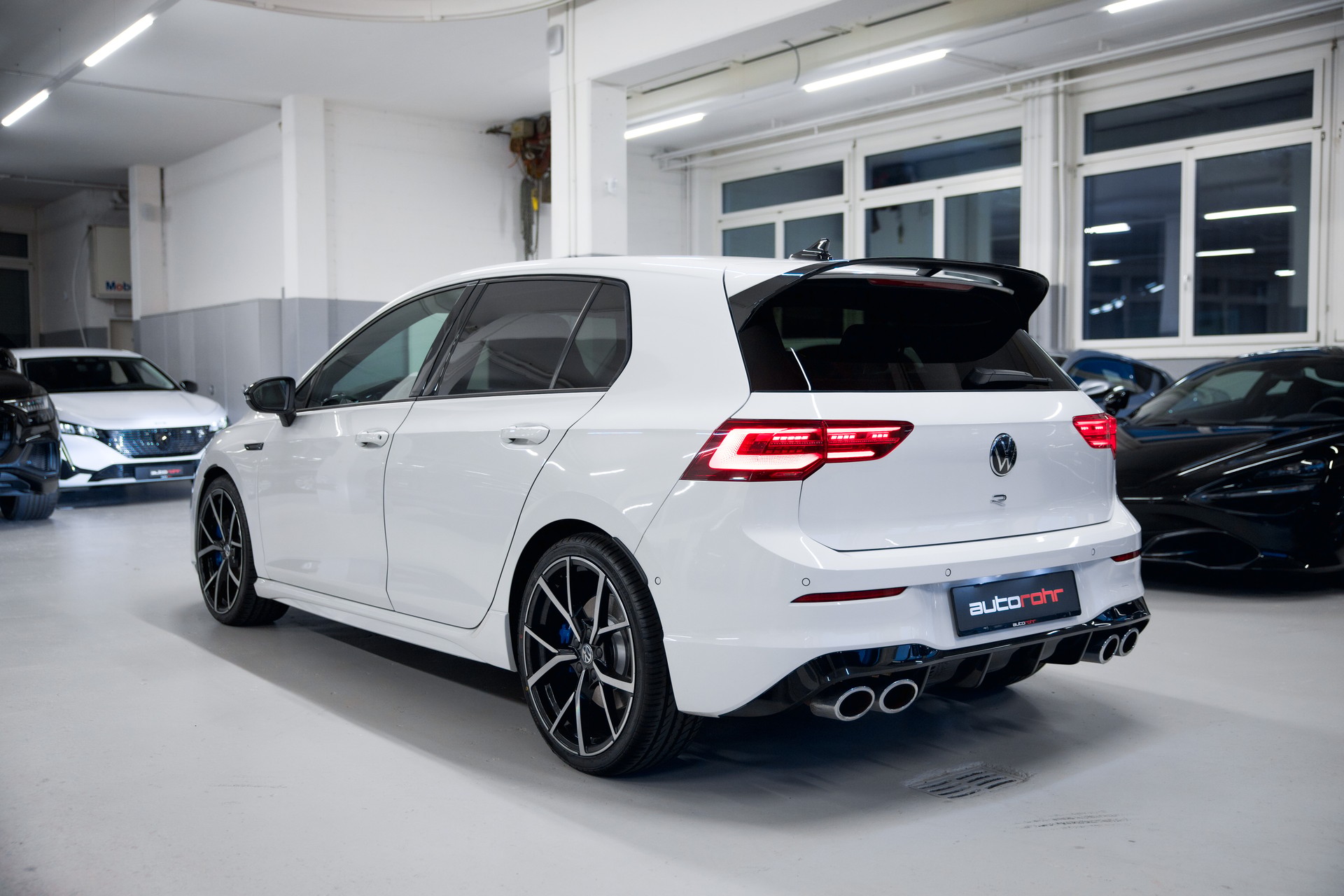 VW Golf 2.0 TSI R DSG 4Motion-image-6