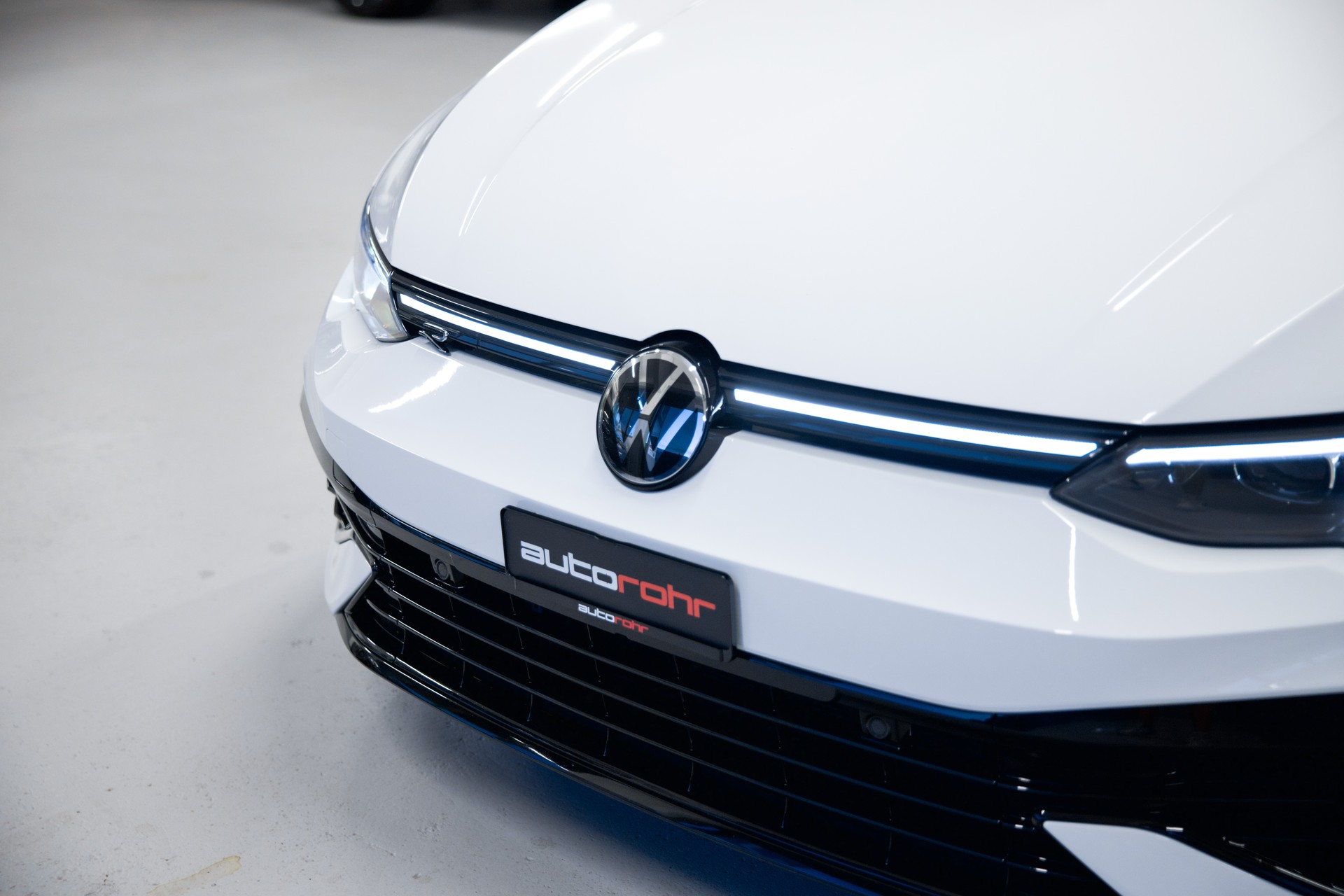 VW Golf 2.0 TSI R DSG 4Motion-image-9