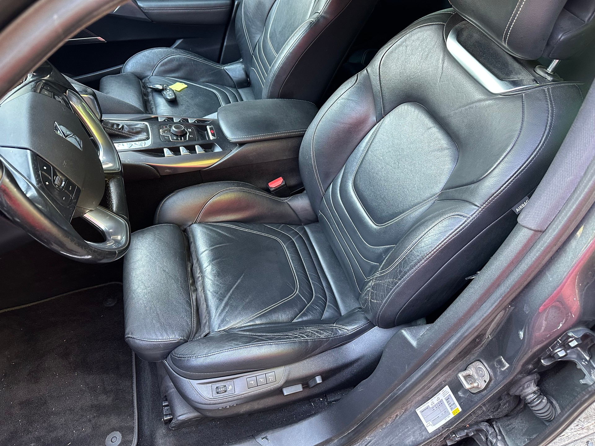 DS AUTOMOBILES DS5 2.0 e-HDi SO Chic Automatic-image-11