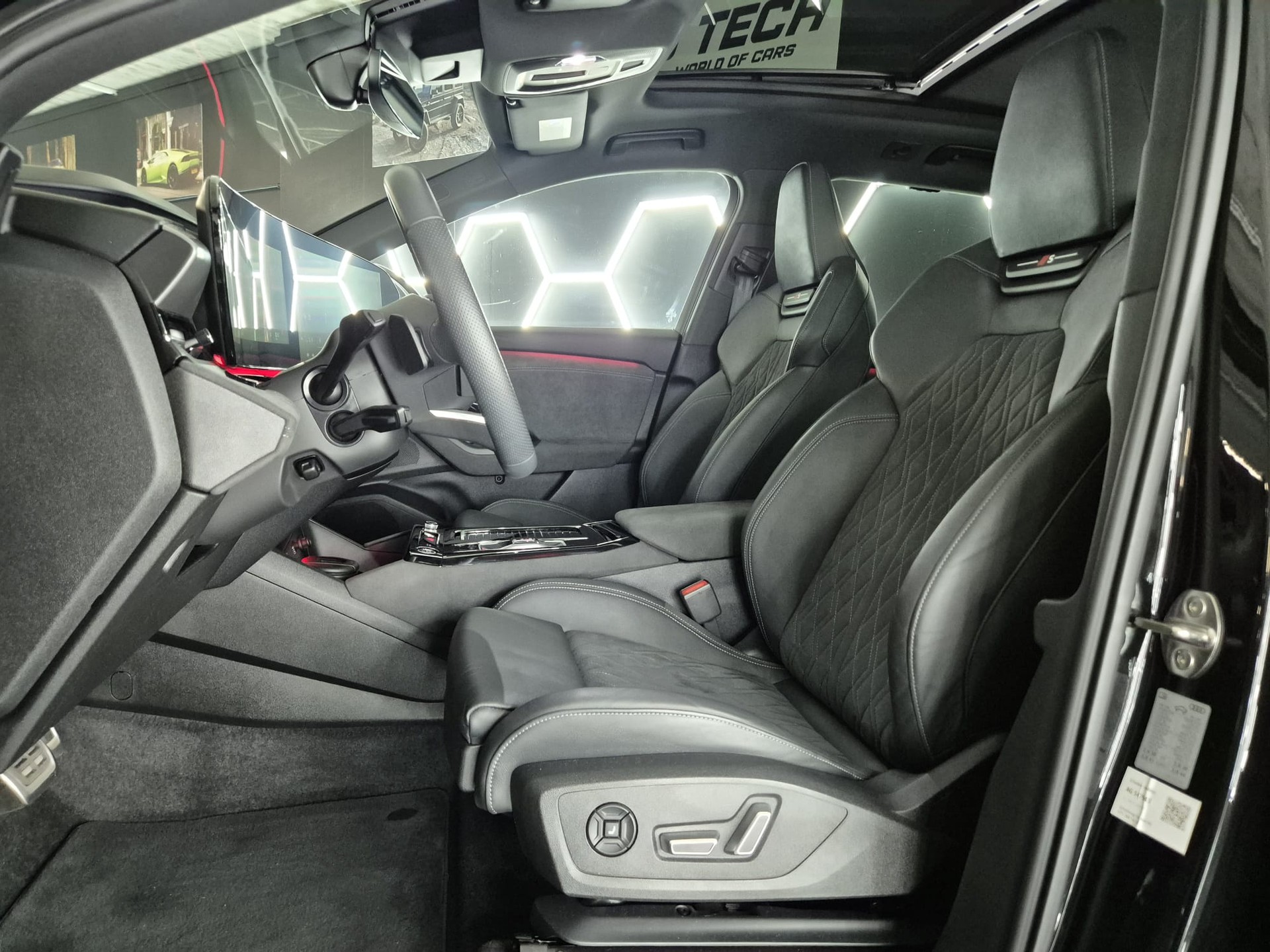 AUDI Q6 e-tron quattro S-LINE-image-16