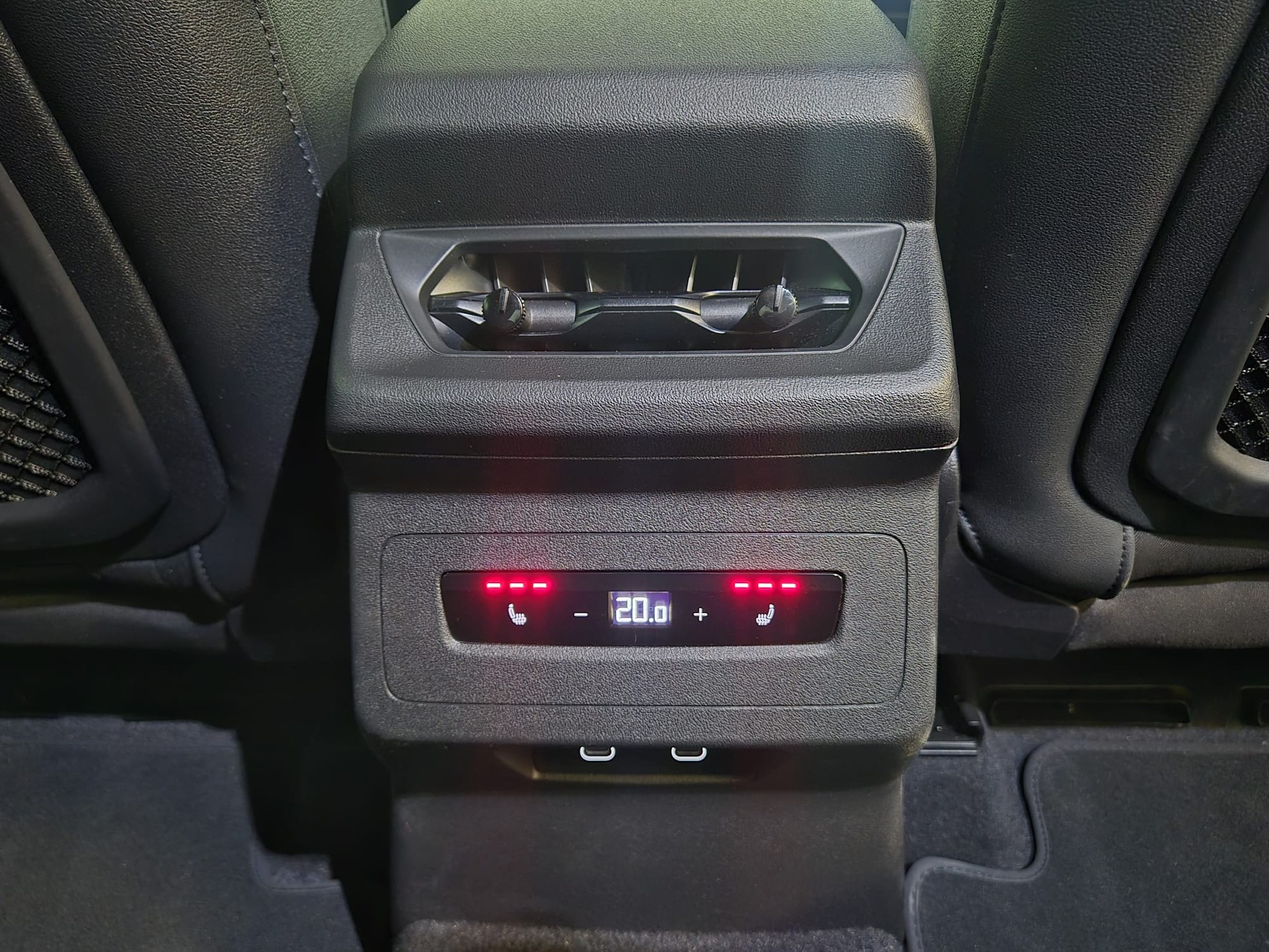 AUDI Q6 e-tron quattro S-LINE-image-24