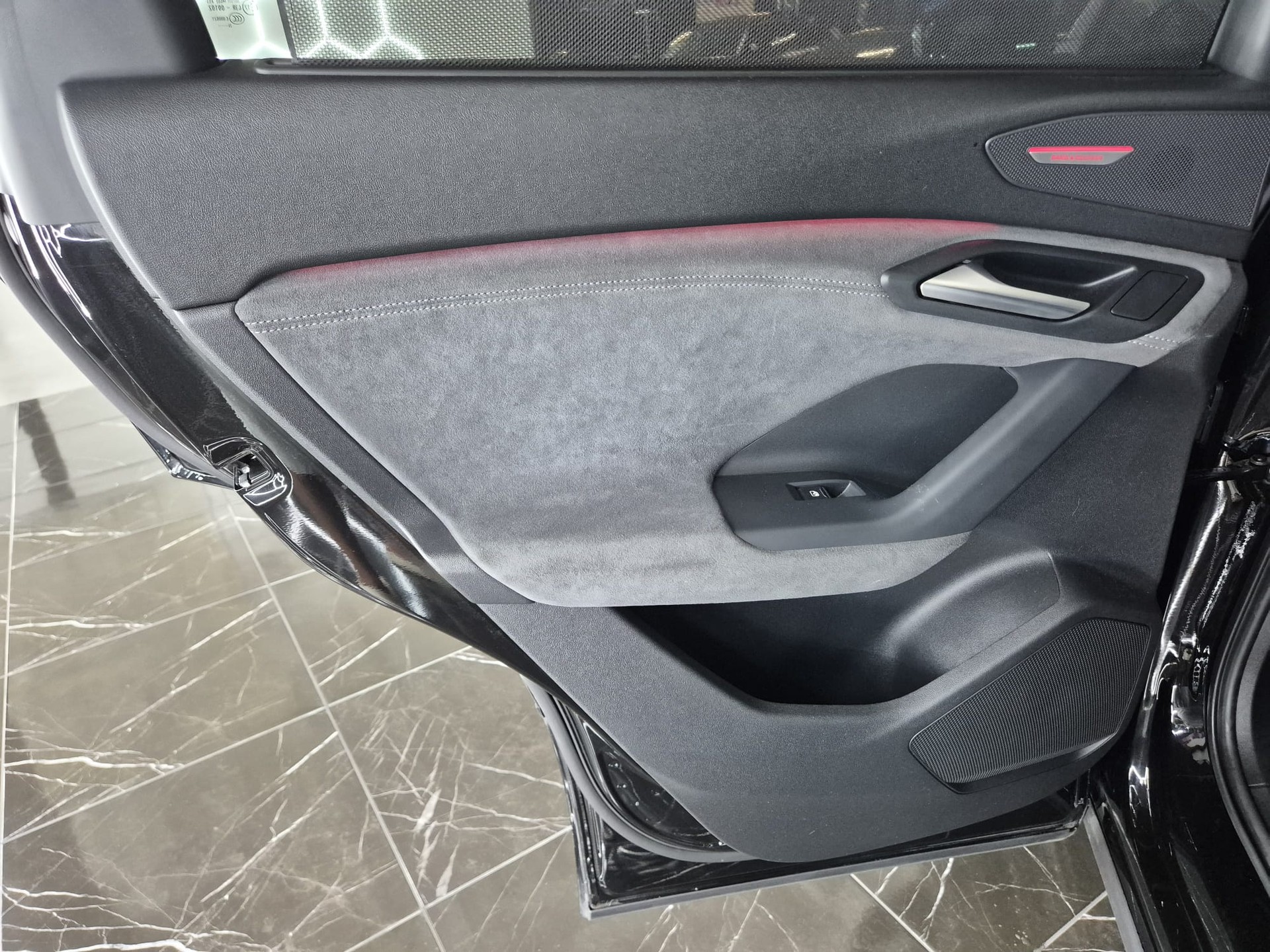 AUDI Q6 e-tron quattro S-LINE-image-21