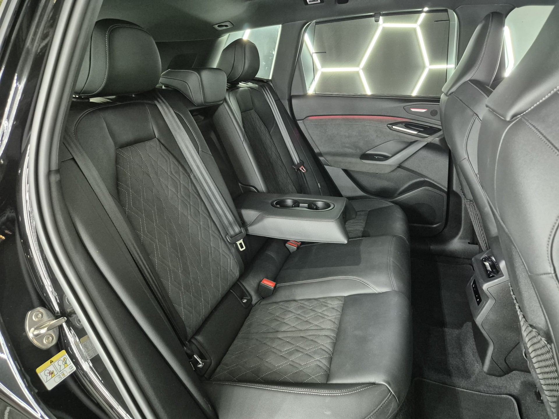 AUDI Q6 e-tron quattro S-LINE-image-23