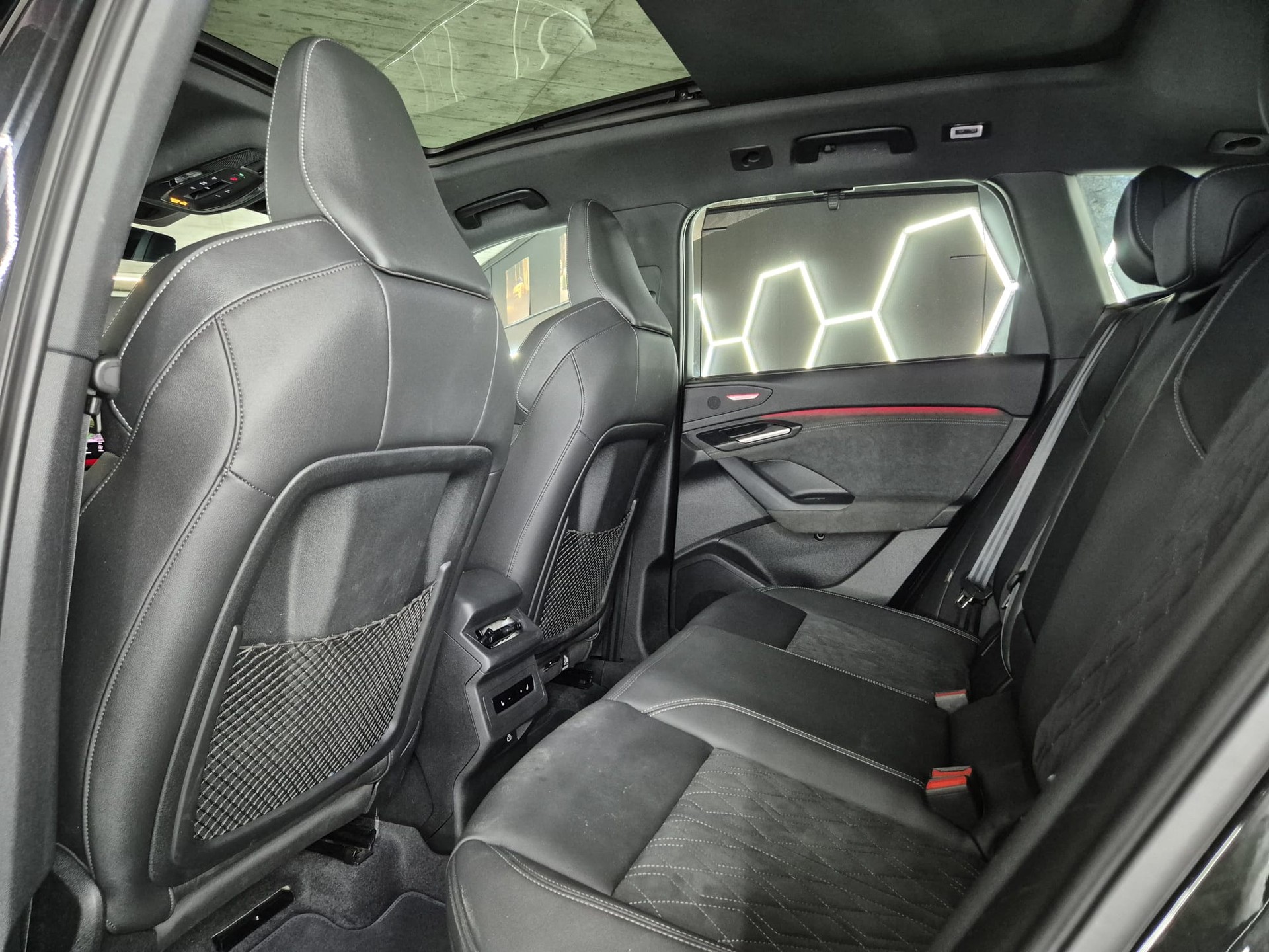 AUDI Q6 e-tron quattro S-LINE-image-19