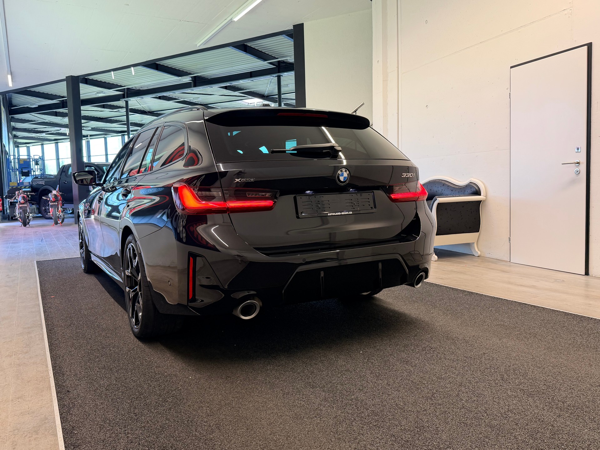 BMW 330i Touring xDrive Steptronic M Sport-image-7