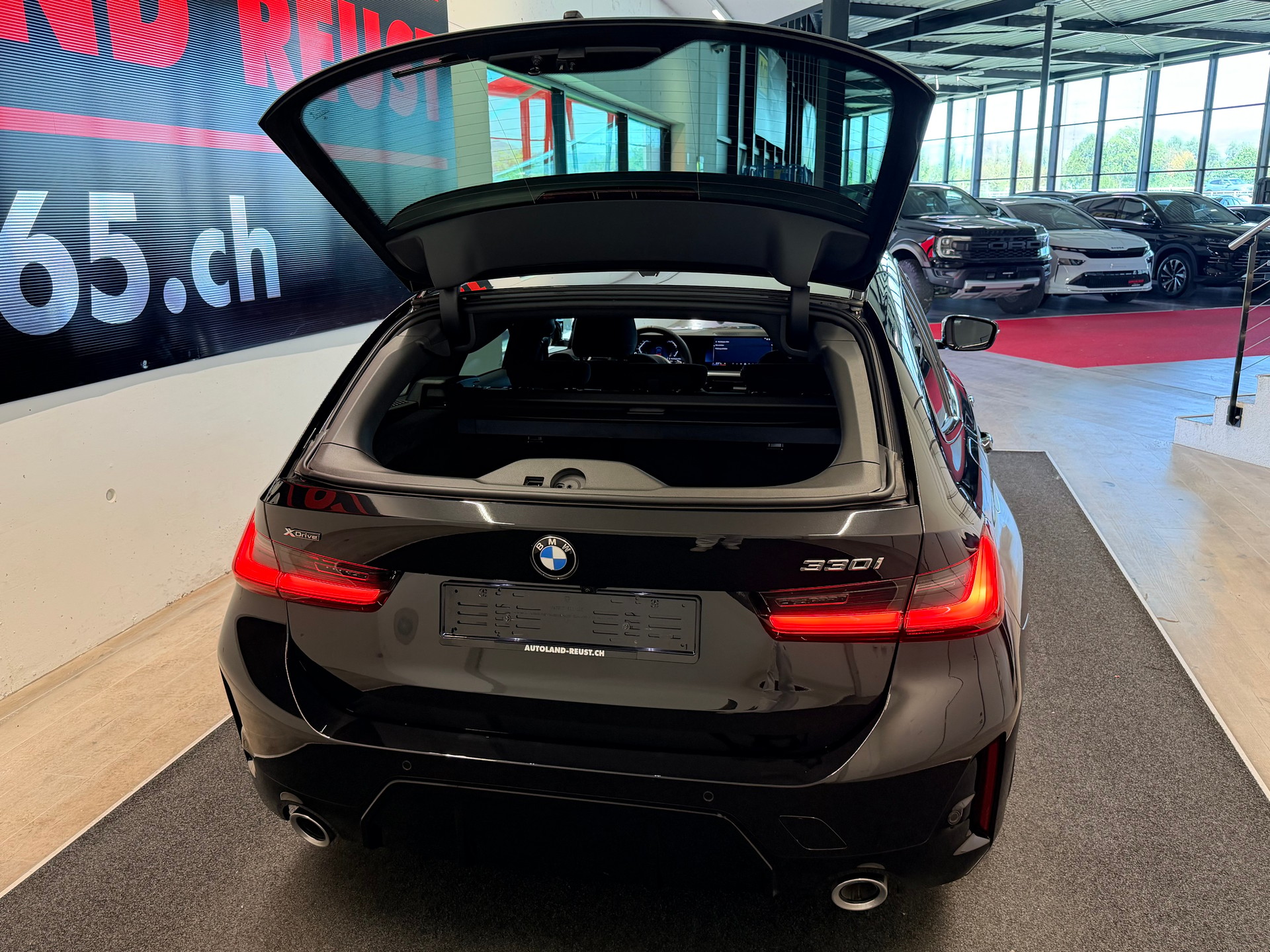 BMW 330i Touring xDrive Steptronic M Sport-image-9