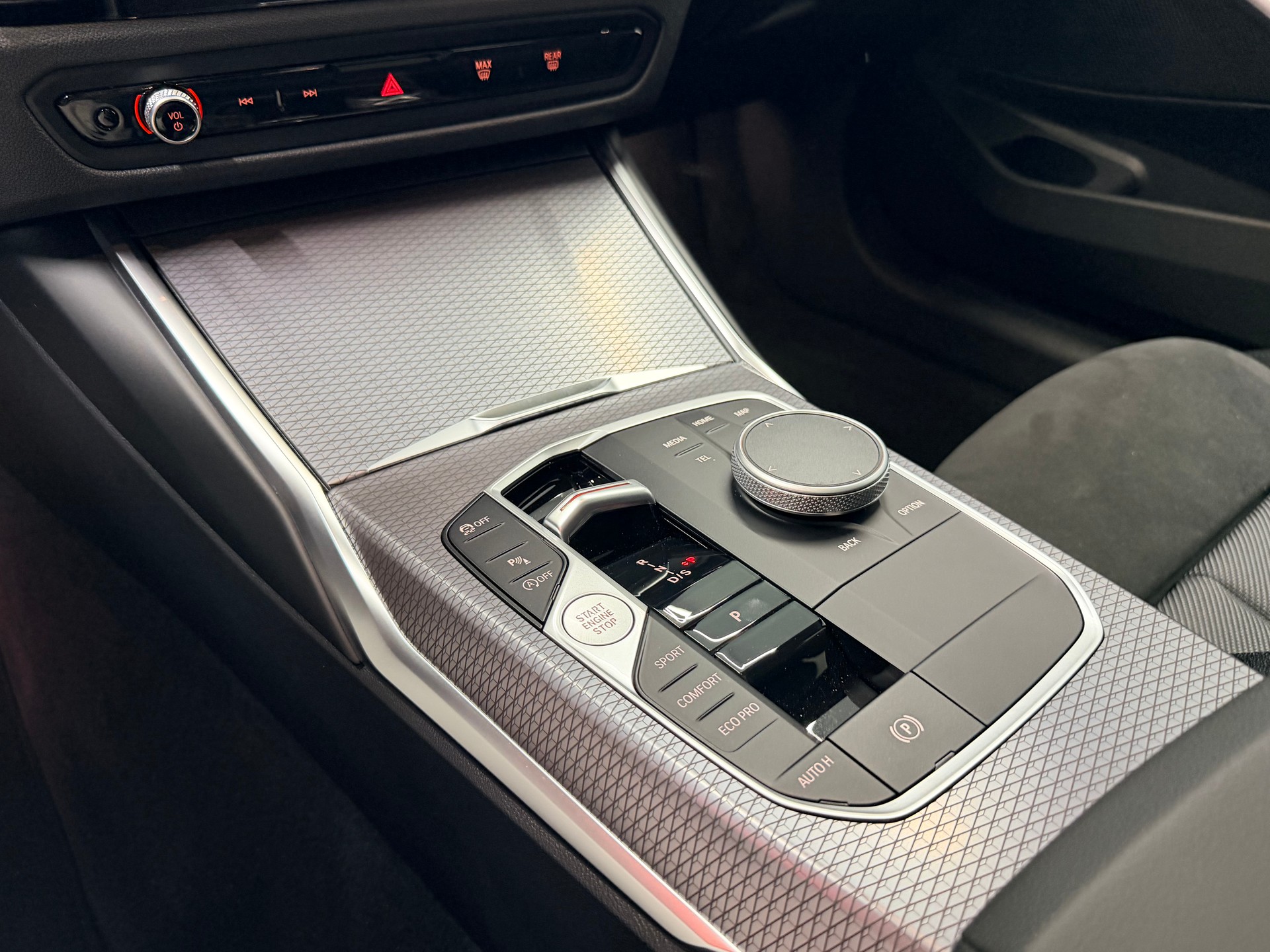 BMW 330i Touring xDrive Steptronic M Sport-image-24