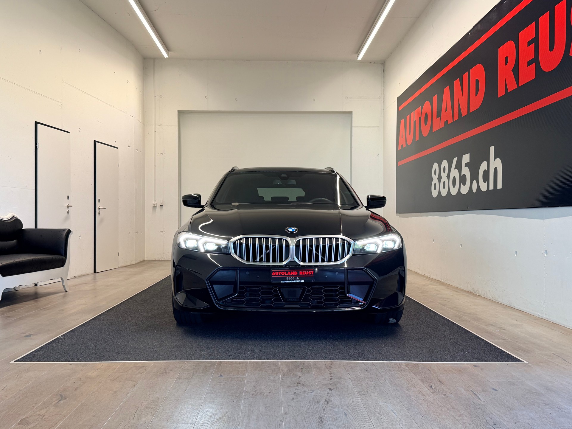 BMW 330i Touring xDrive Steptronic M Sport-showroom-element-1