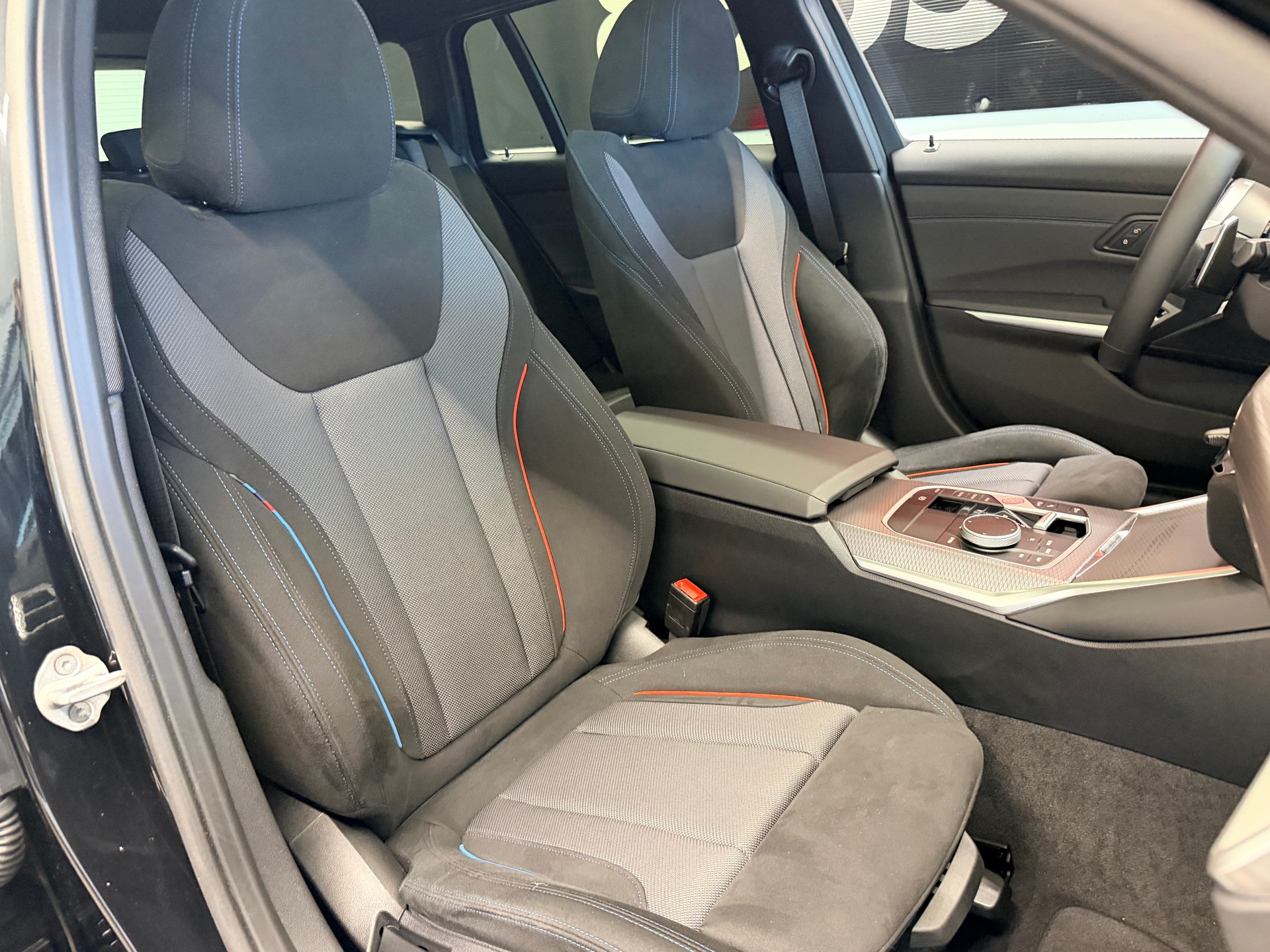 BMW 330i Touring xDrive Steptronic M Sport-image-23