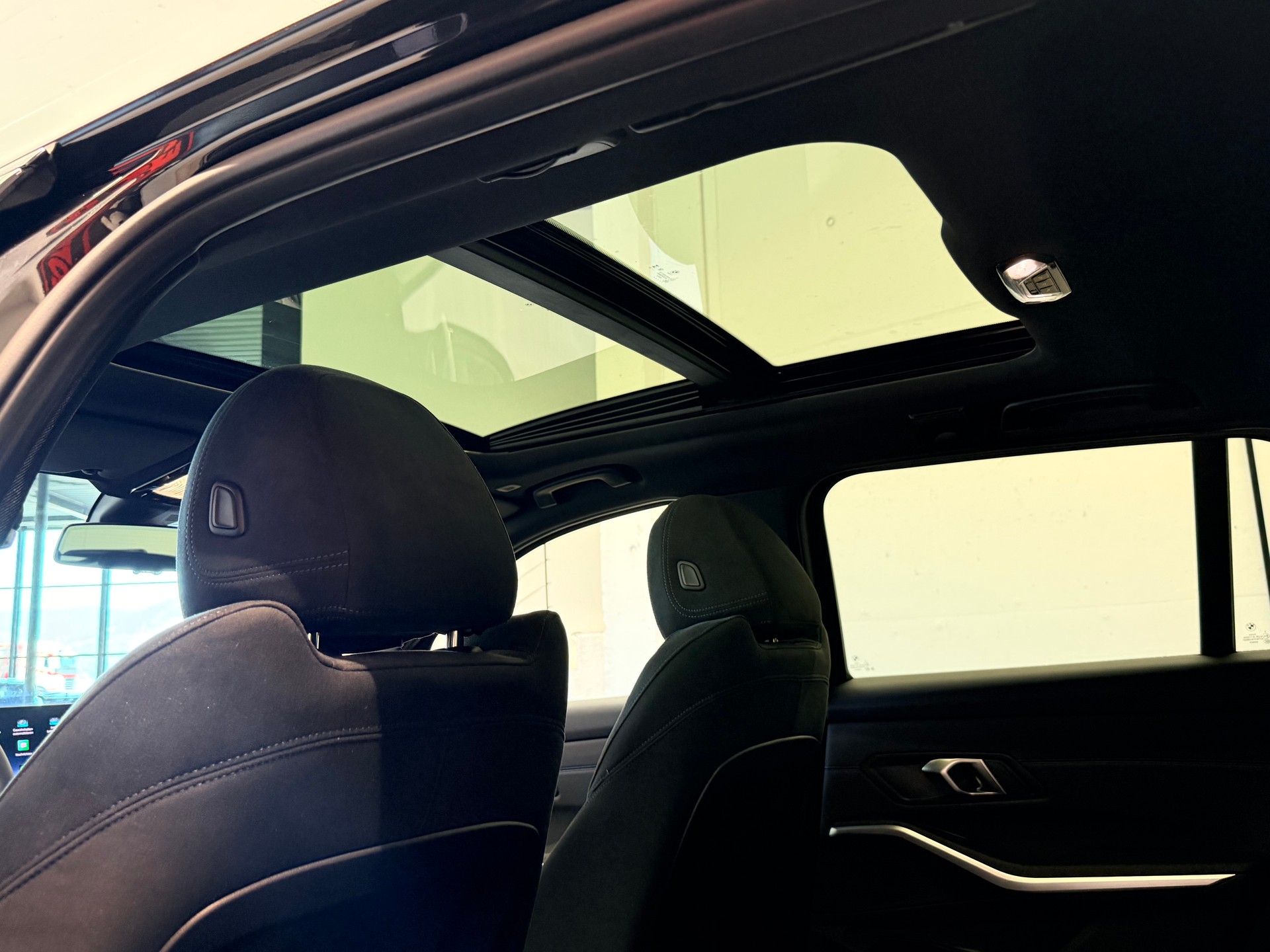BMW 330i Touring xDrive Steptronic M Sport-image-17
