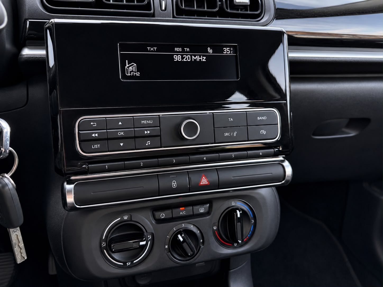 CITROEN C3 1.2i PureTech Feel-image-10
