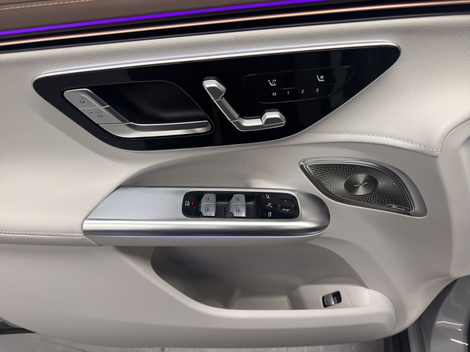 MERCEDES-BENZ EQE 500 Excellence AMG Line-image-12