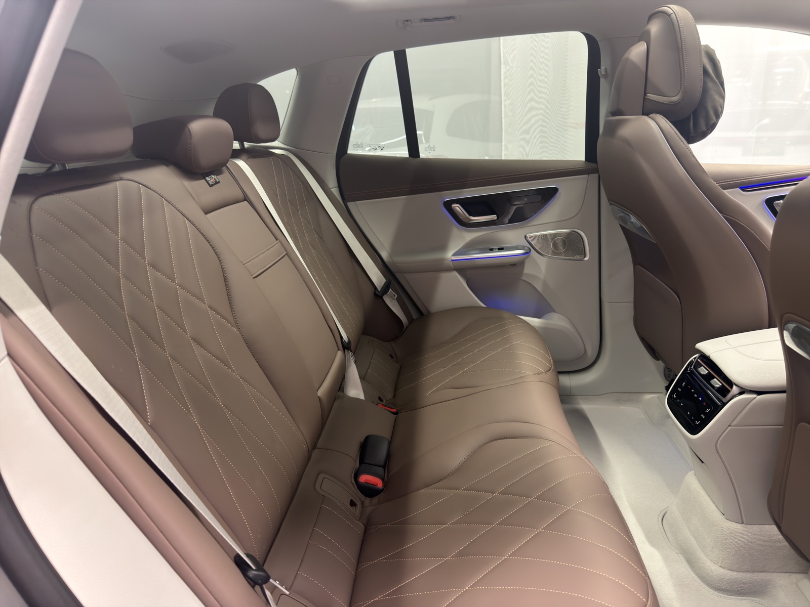 MERCEDES-BENZ EQE 500 Excellence AMG Line-image-9