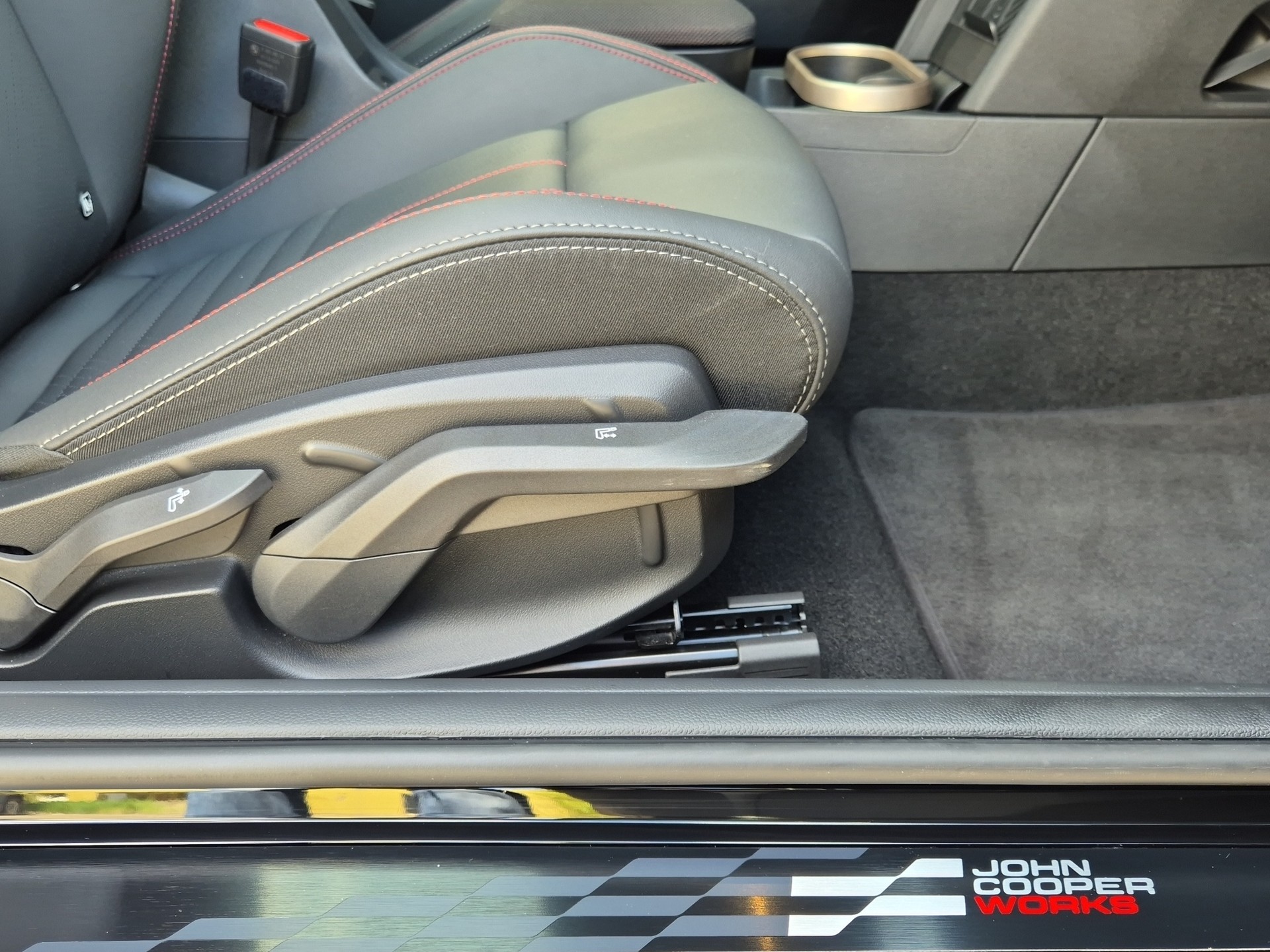 MINI Cooper John Cooper Works DKG-image-16