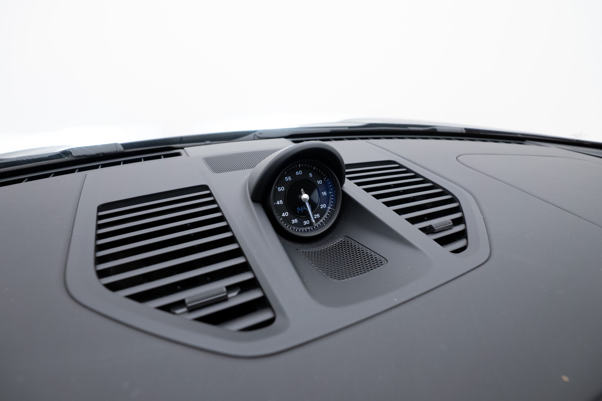 PORSCHE 911 Carrera S-image-13