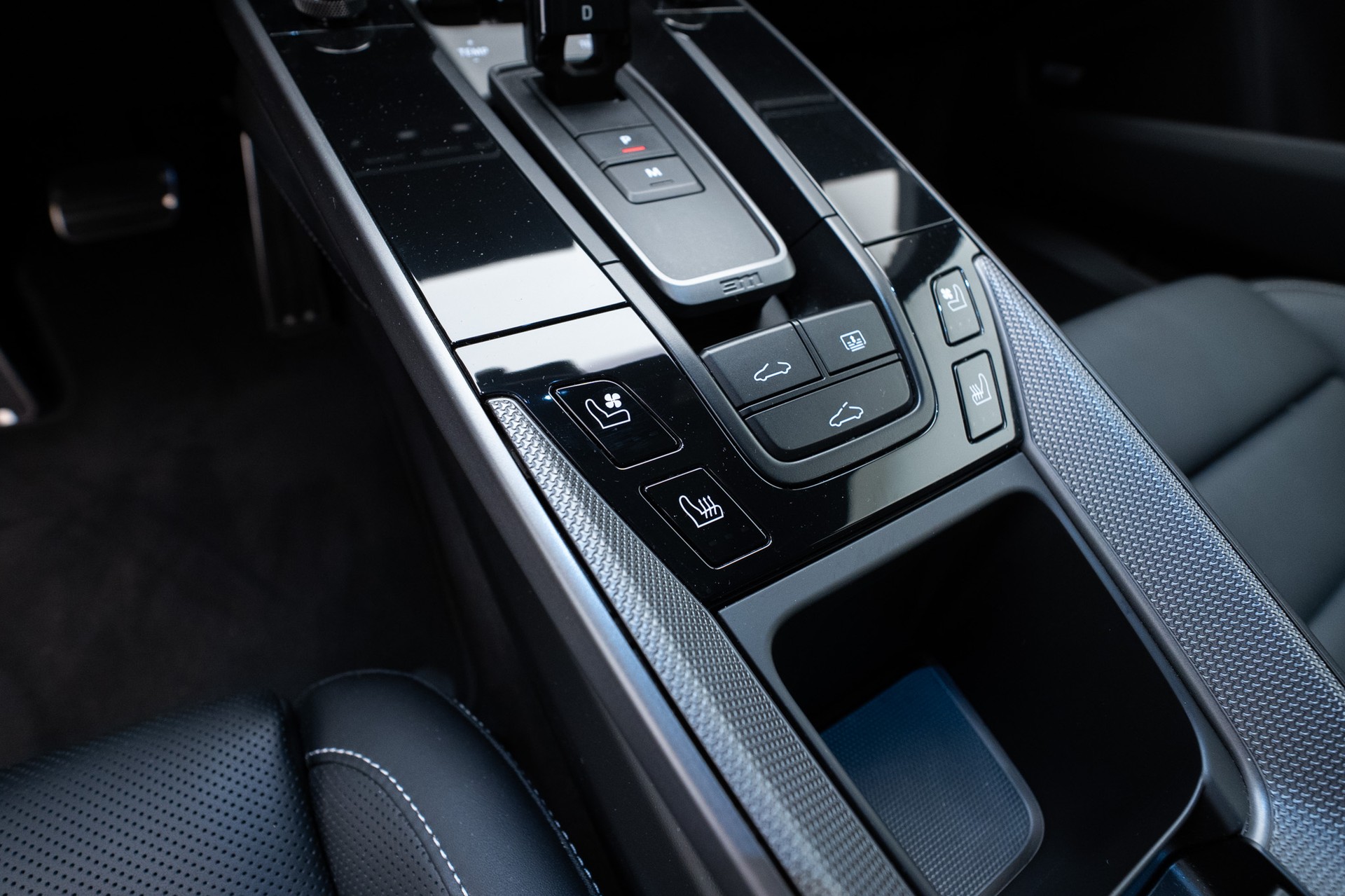 PORSCHE 911 Carrera S-image-11