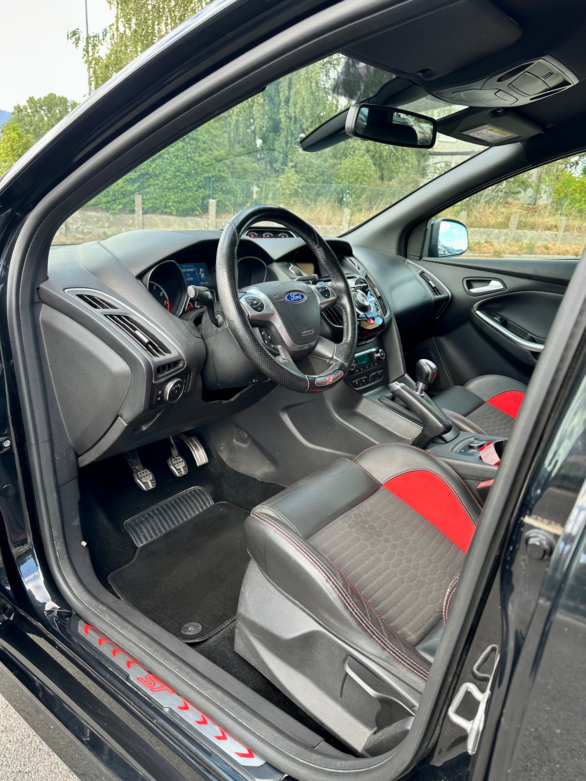 FORD Focus 2.0 SCTi ST-2-image-9