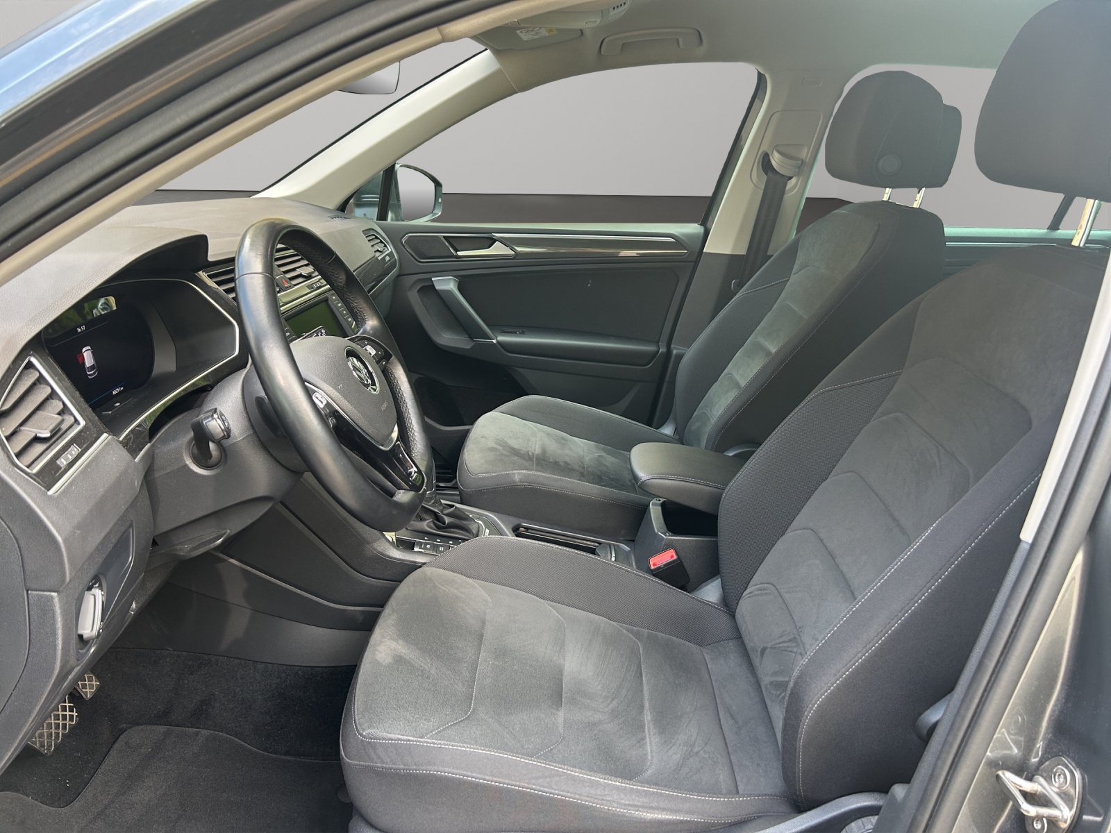 VW Tiguan 2.0 TDI SCR Highline 4Motion DSG-image-5