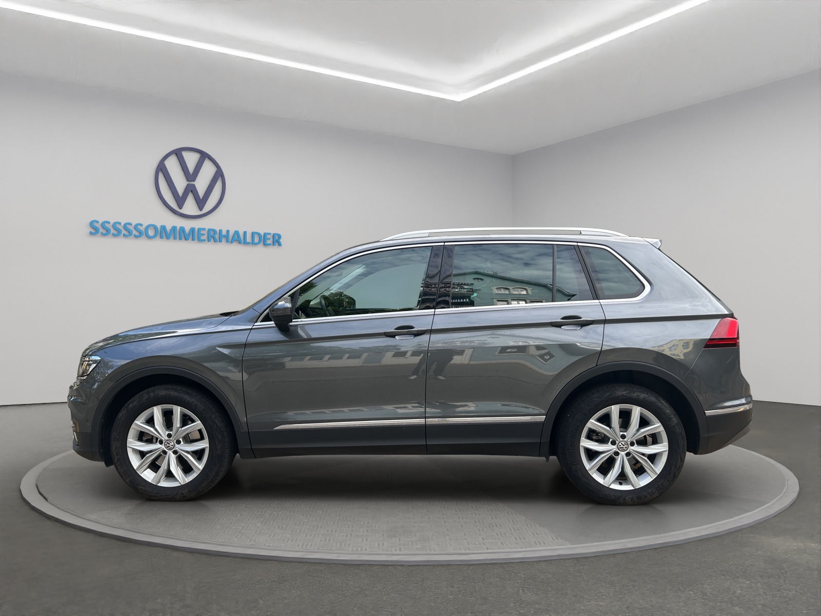 VW Tiguan 2.0 TDI SCR Highline 4Motion DSG-image-1