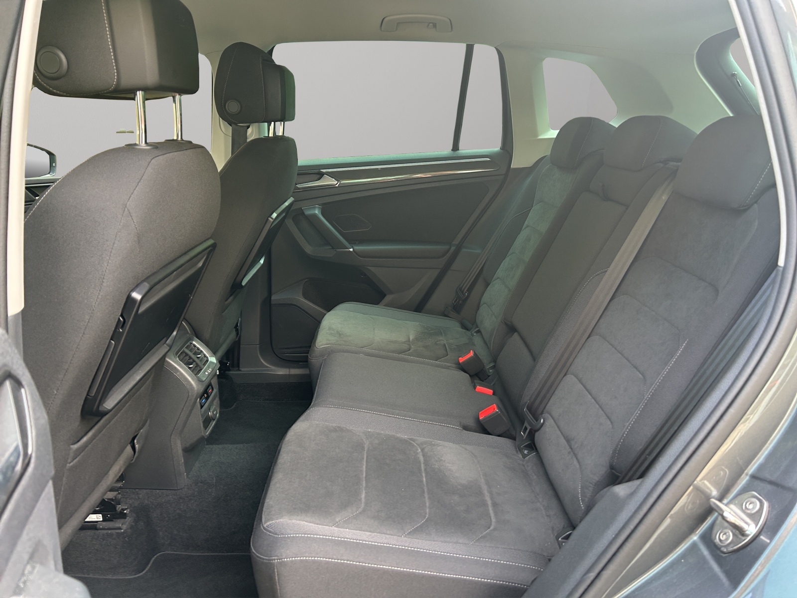VW Tiguan 2.0 TDI SCR Highline 4Motion DSG-image-9