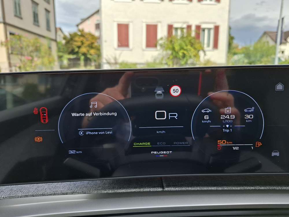 PEUGEOT 3008 1.2 Hybrid Allure-image-16