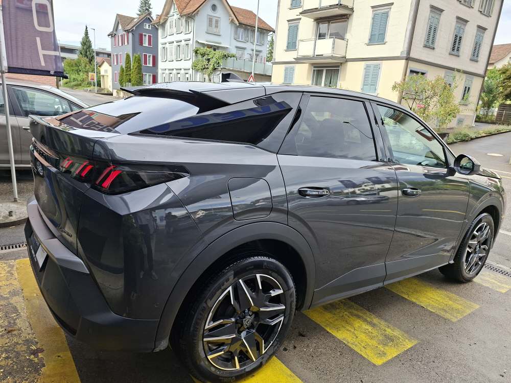 PEUGEOT 3008 1.2 Hybrid Allure-image-14