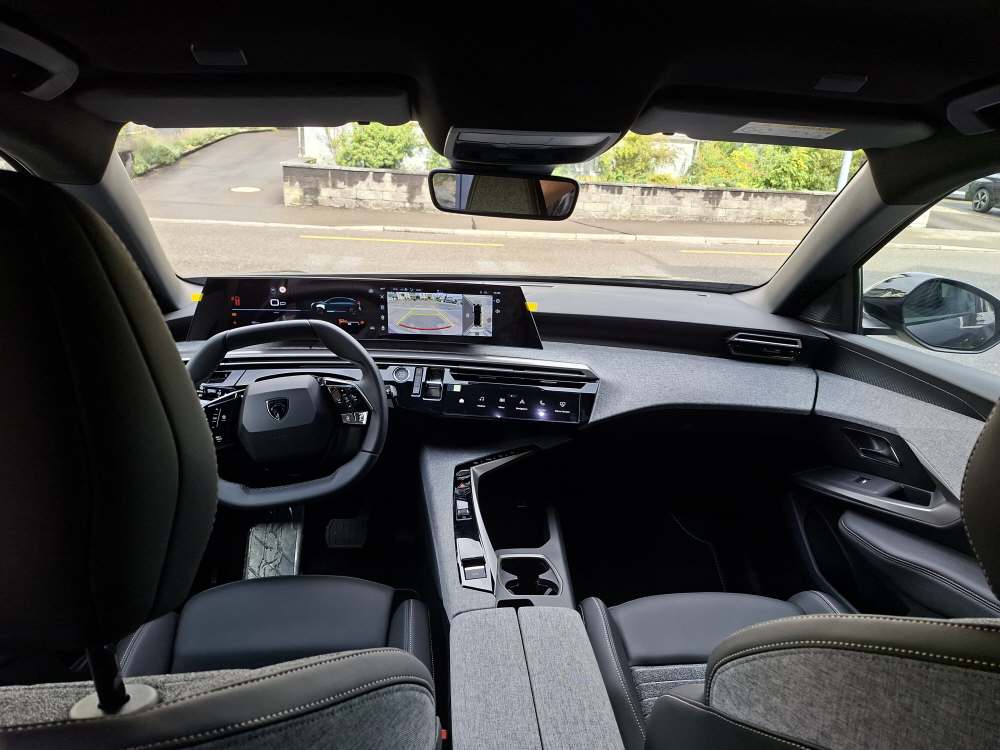 PEUGEOT 3008 1.2 Hybrid Allure-image-12